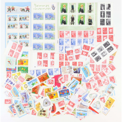 LOT DE TIMBRES POSTE AUTOADHÉSIFS DE FRANCE EN EUROS NEUFS VALEUR FACIALE 211€