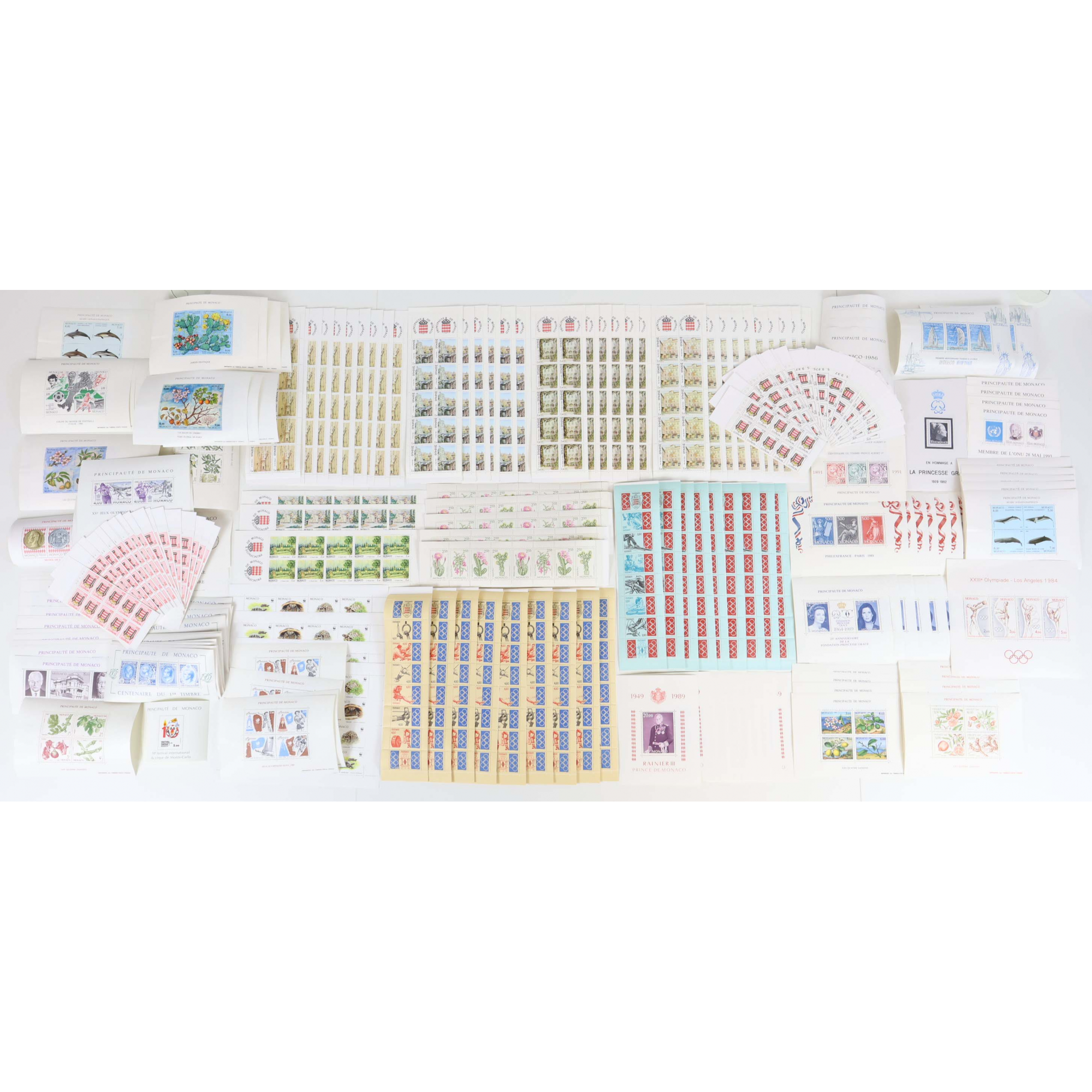 MONACO BEAU STOCK DE BLOCS-FEUILLETS ET CARNETS FACIALE 5392FFR TIMBRES NEUFS