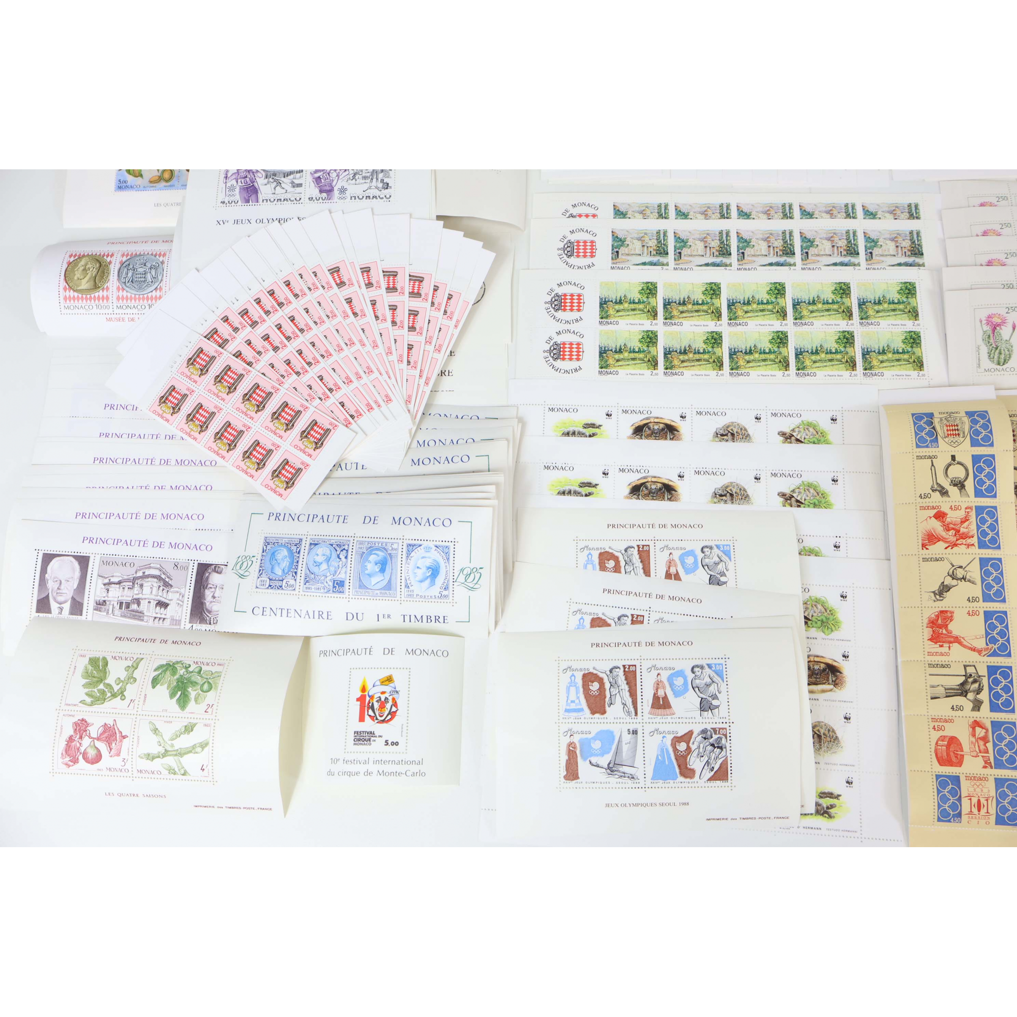 MONACO BEAU STOCK DE BLOCS-FEUILLETS ET CARNETS FACIALE 5392FFR TIMBRES NEUFS