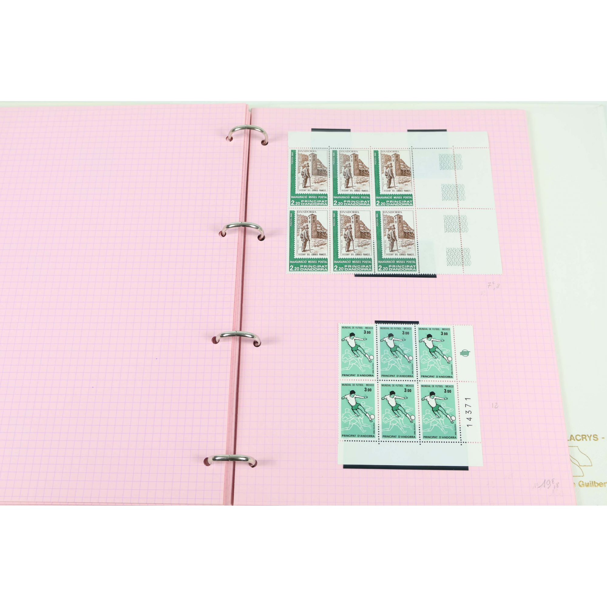 ANDORRE COLLECTION / STOCK MODERNE DE TIMBRES NEUFS** CLASSEUR AVEC POCHETTES