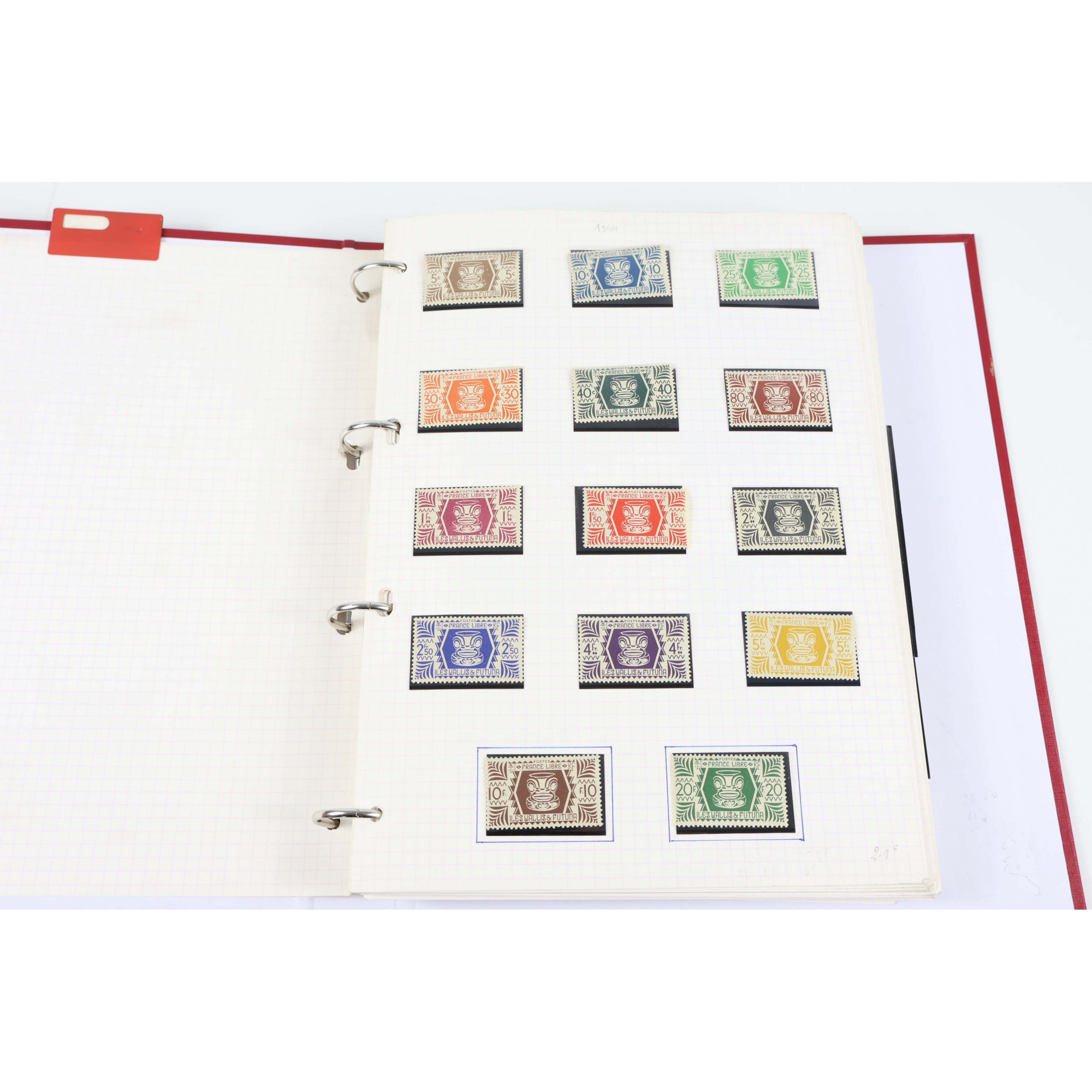 WALLIS ET FUTUNA COLLECTION SUIVIE DE TIMBRES NEUFS** DE 1974 À 1993 COTE 3200€