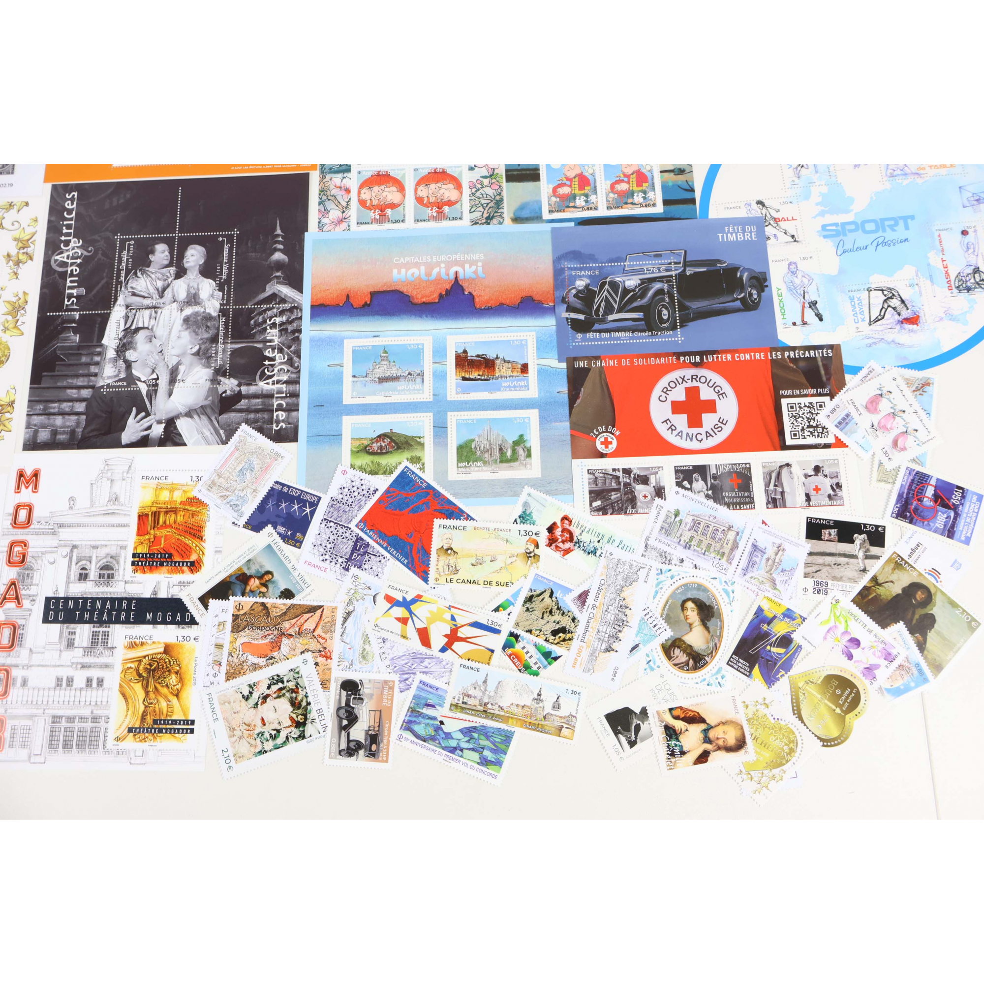 FRANCE COLLECTION DE TIMBRES ET BLOCS-FEUILLET NEUFS** DE 2019 FACIALE 130€