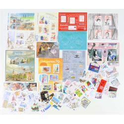 FRANCE LOT DE TIMBRES ET BLOCS-FEUILLET NEUFS** DE 2016 ET 2017 FACIALE 149€