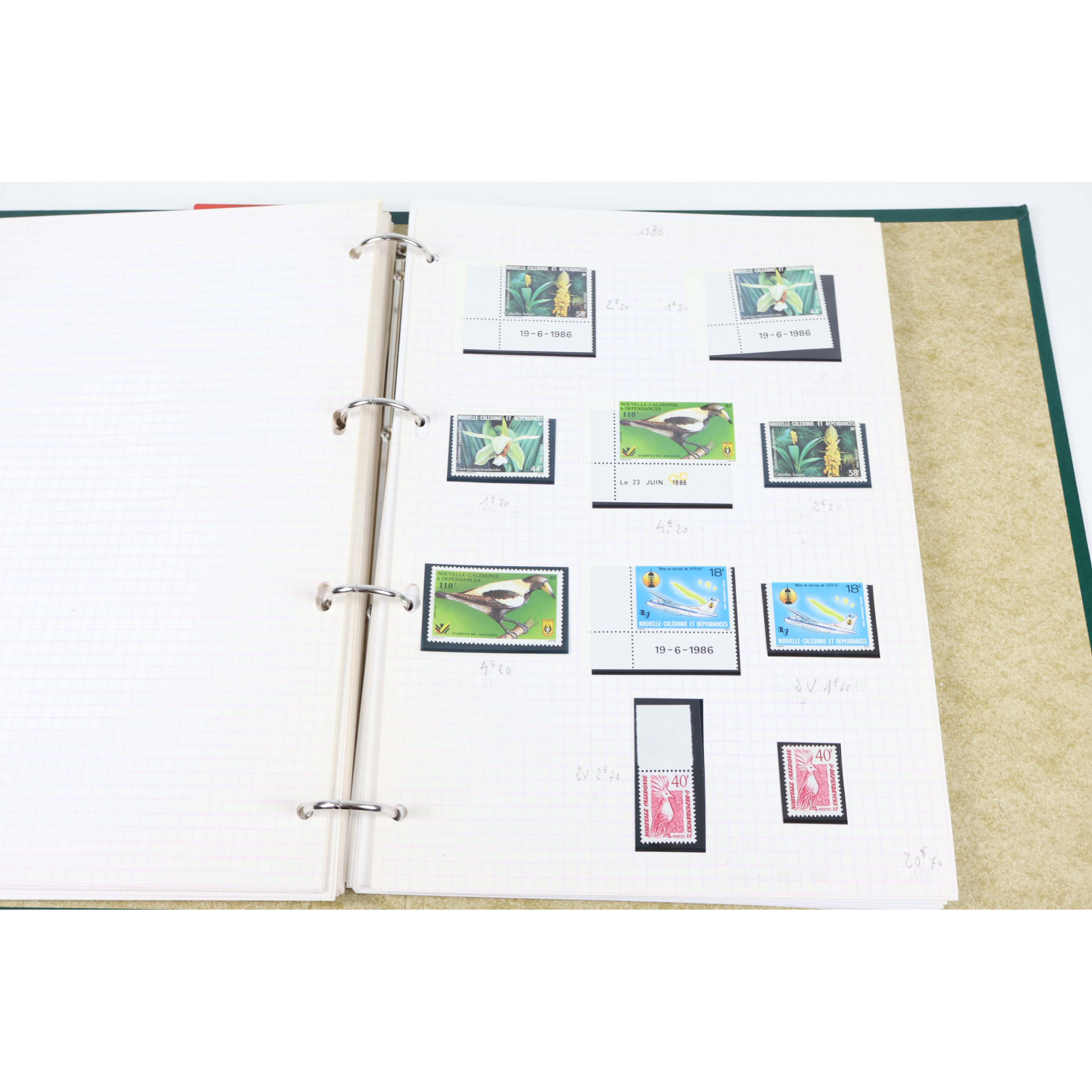 NOUVELLE CALÉDONIE COLLECTION DE TIMBRES NEUFS** JUSQU'EN 1993 AVEC CLASSEUR