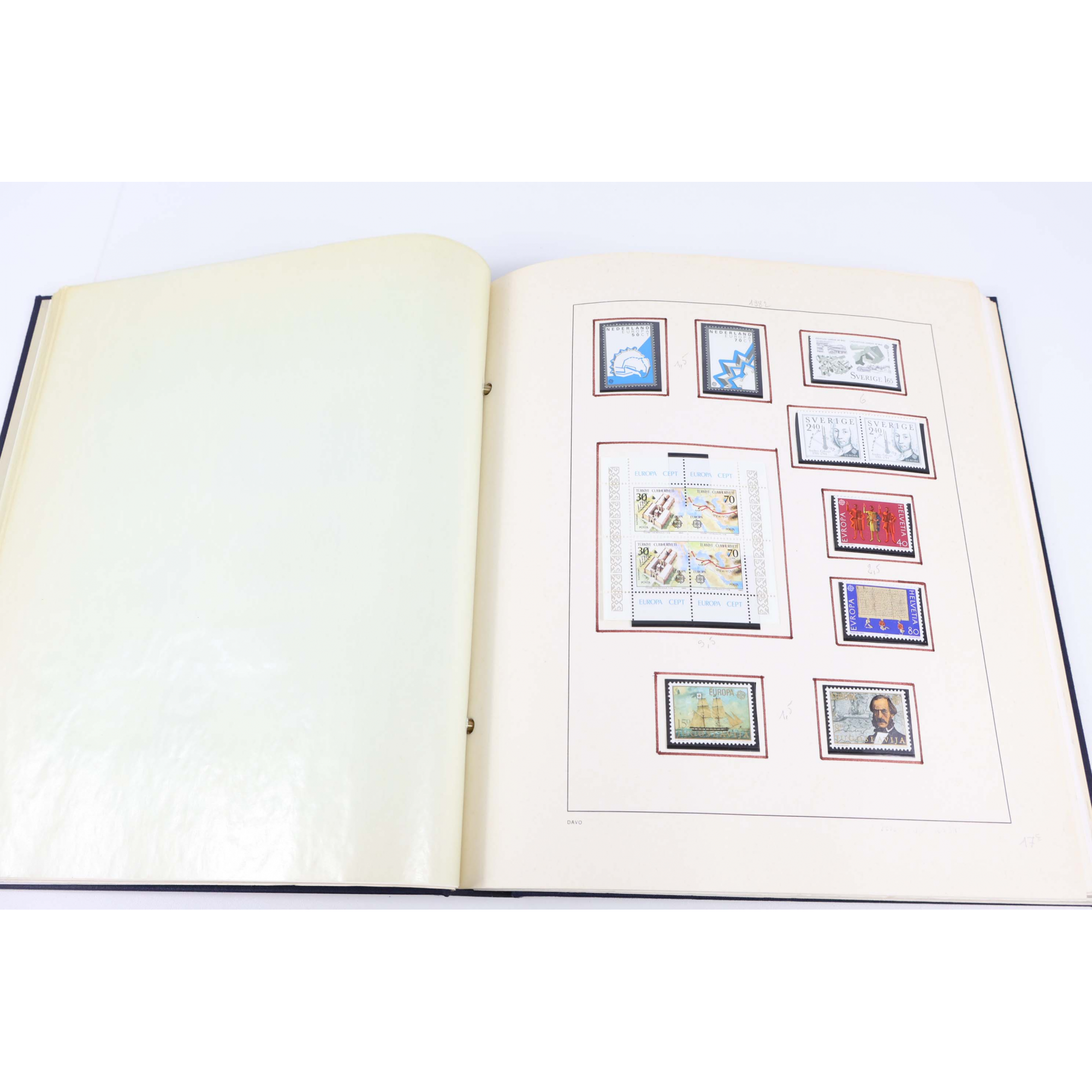 EUROPA COLLECTION DE 1981 À 1988 TIMBRES NEUFS** COTE SUPÉRIEURE À 2200 EUROS
