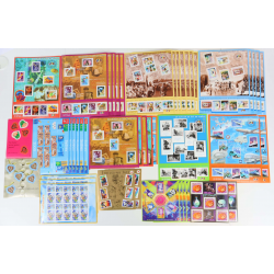 LOT 381 TIMBRES 0.46 EUROS BLOCS FEUILLETS AVEC DÉFAUTS POUR AFFRANCHIR VF 175€