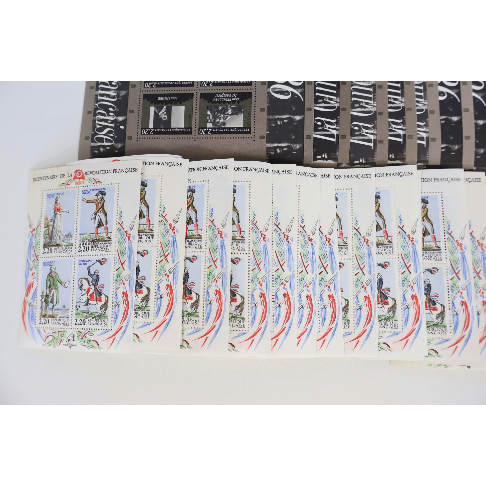 LOT 774 TIMBRES 2,20 FRANCS BLOCS FEUILLETS AVEC DÉFAUTS POUR AFFRANCHIR VF 259€