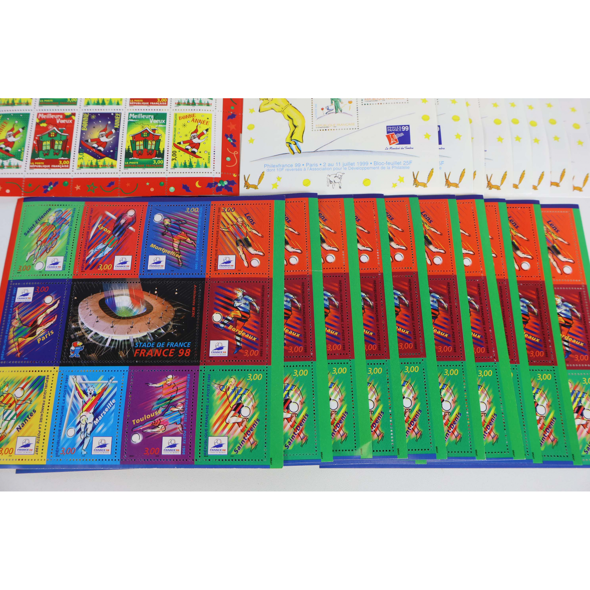 LOT 200 TIMBRES 3 FRANCS BLOCS FEUILLETS AVEC DÉFAUTS POUR AFFRANCHIR VF 91.46€