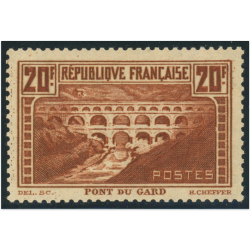 FRANCE N°262 "PONT DU GARD" TIMBRE NEUF** SIGNÉ ROUMET, QUALITÉ LUXE