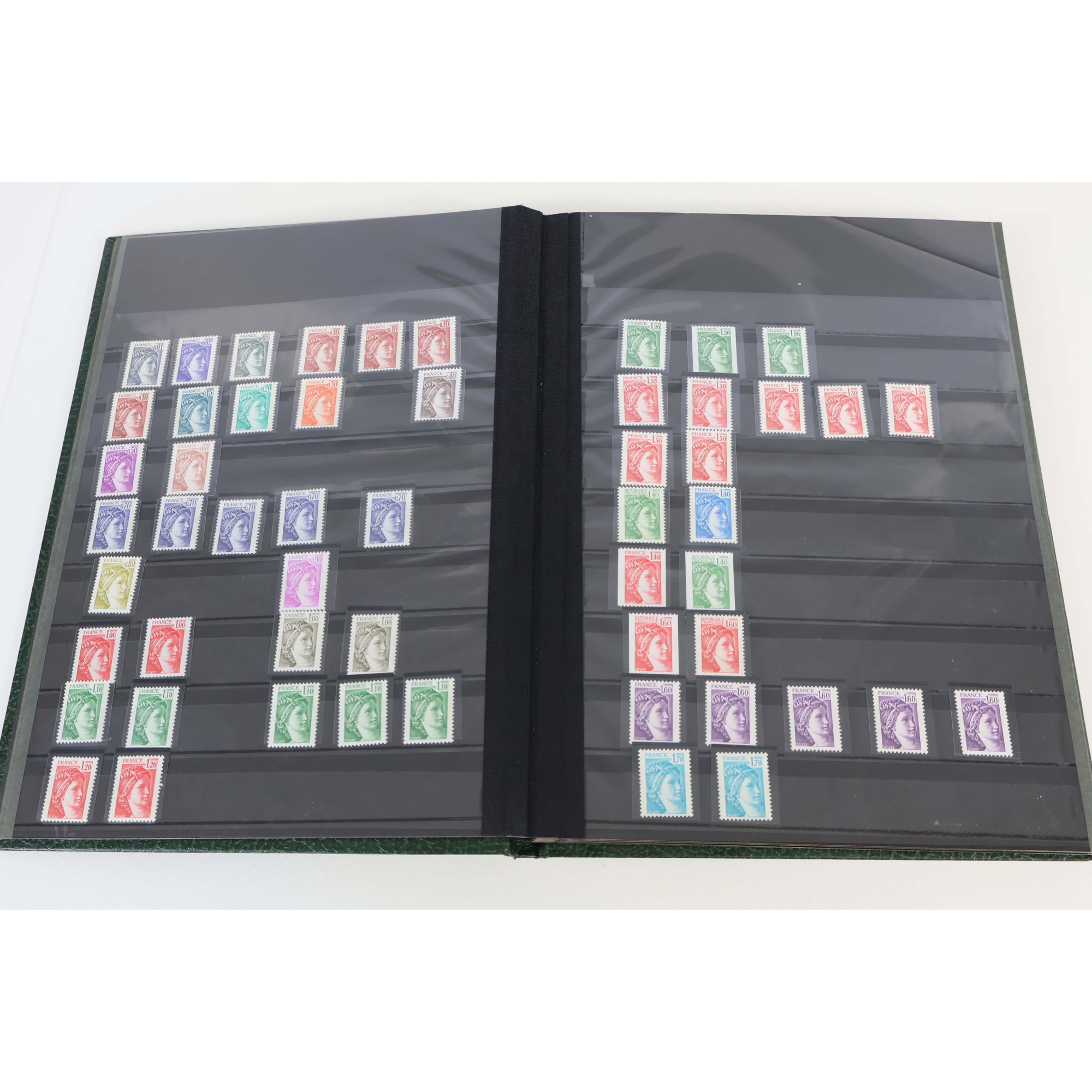 FRANCE LOT DE TIMBRES MAJORITE MARIANNE PETITS FORMATS, TIMBRES NEUFS**