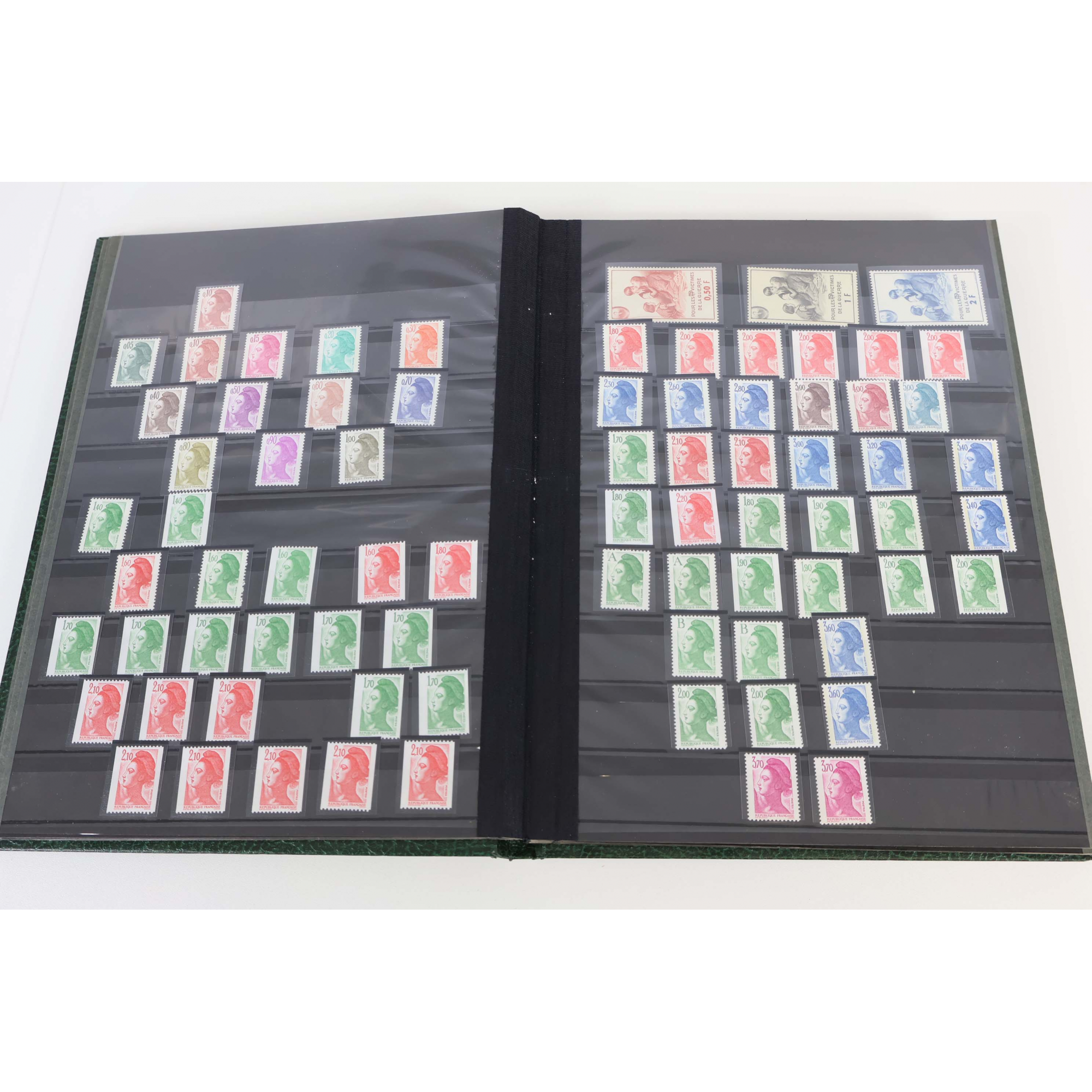 FRANCE LOT DE TIMBRES MAJORITE MARIANNE PETITS FORMATS, TIMBRES NEUFS**