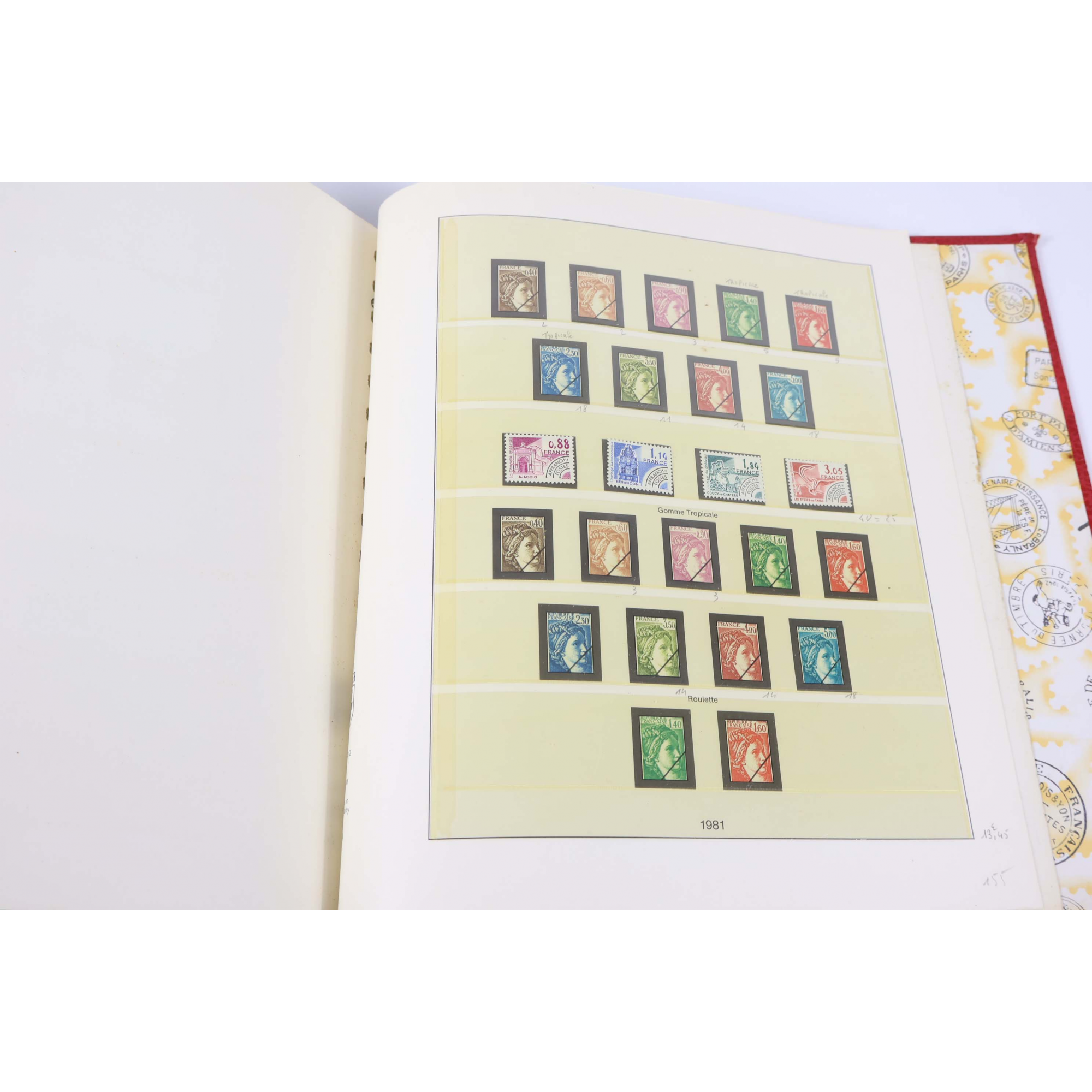 COLLECTION DE FRANCE DE 1977 À 1981 TIMBRES NEUFS** ALBUM AVEC ALBUM