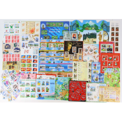 FRANCE LOT DE TIMBRES / BLOCS-FEUILLETS ET CARNETS NEUFS** FACIALE 316€