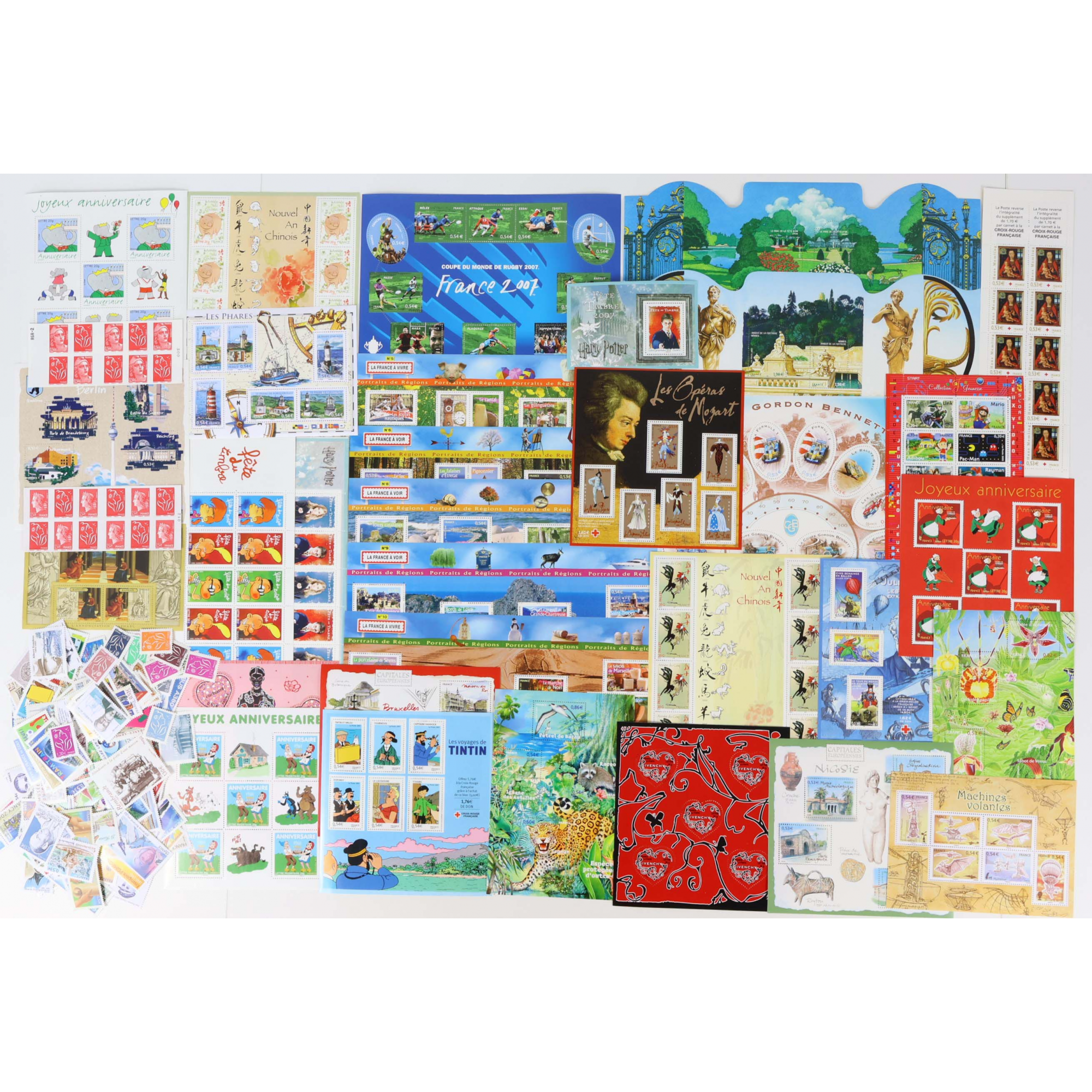 FRANCE LOT DE TIMBRES / BLOCS-FEUILLETS ET CARNETS NEUFS** FACIALE 316€