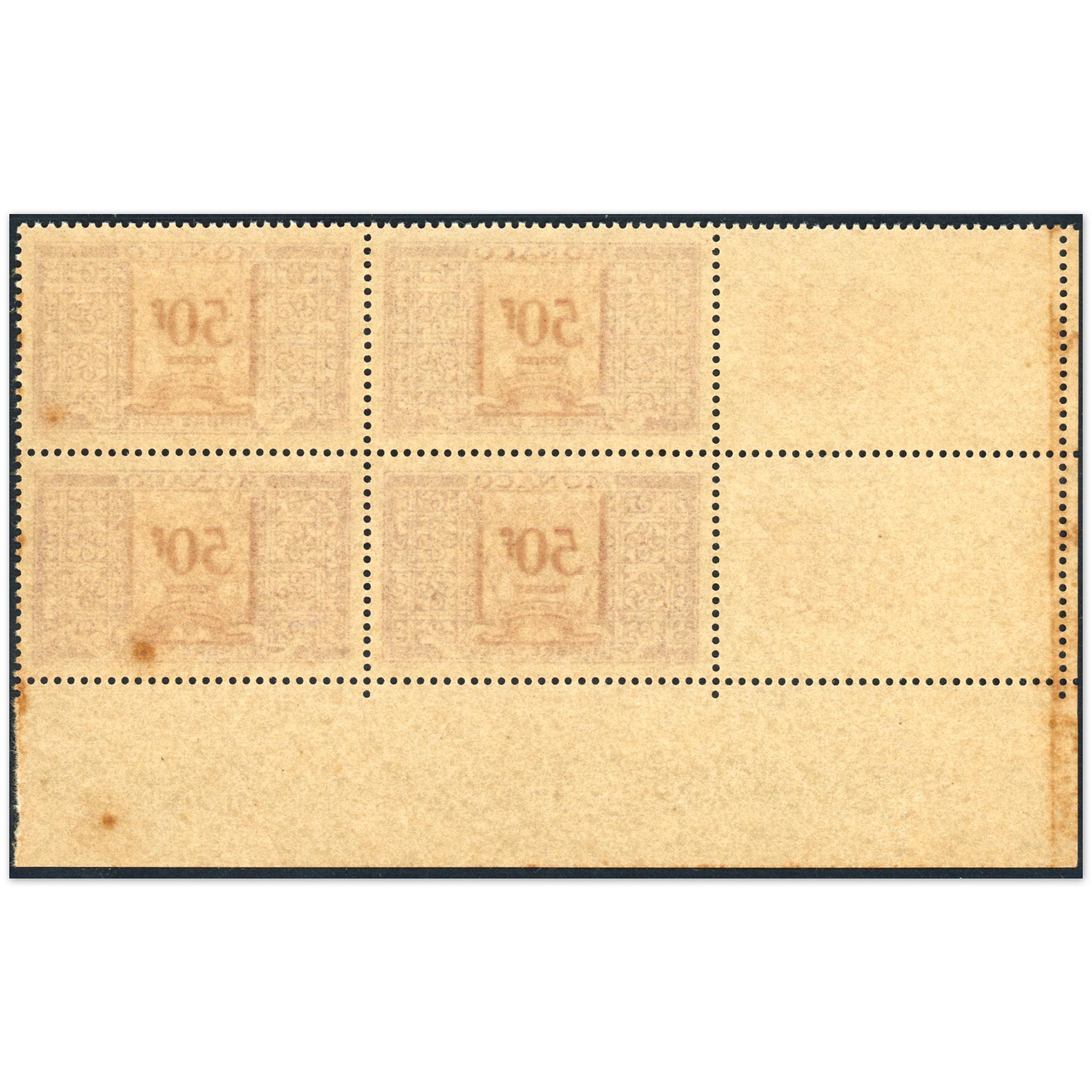 MONACO BLOC DE 4 TIMBRES TAXE N°38A 50f LILAS ET ROUGE PB HUMIDITÉ COTE 244€