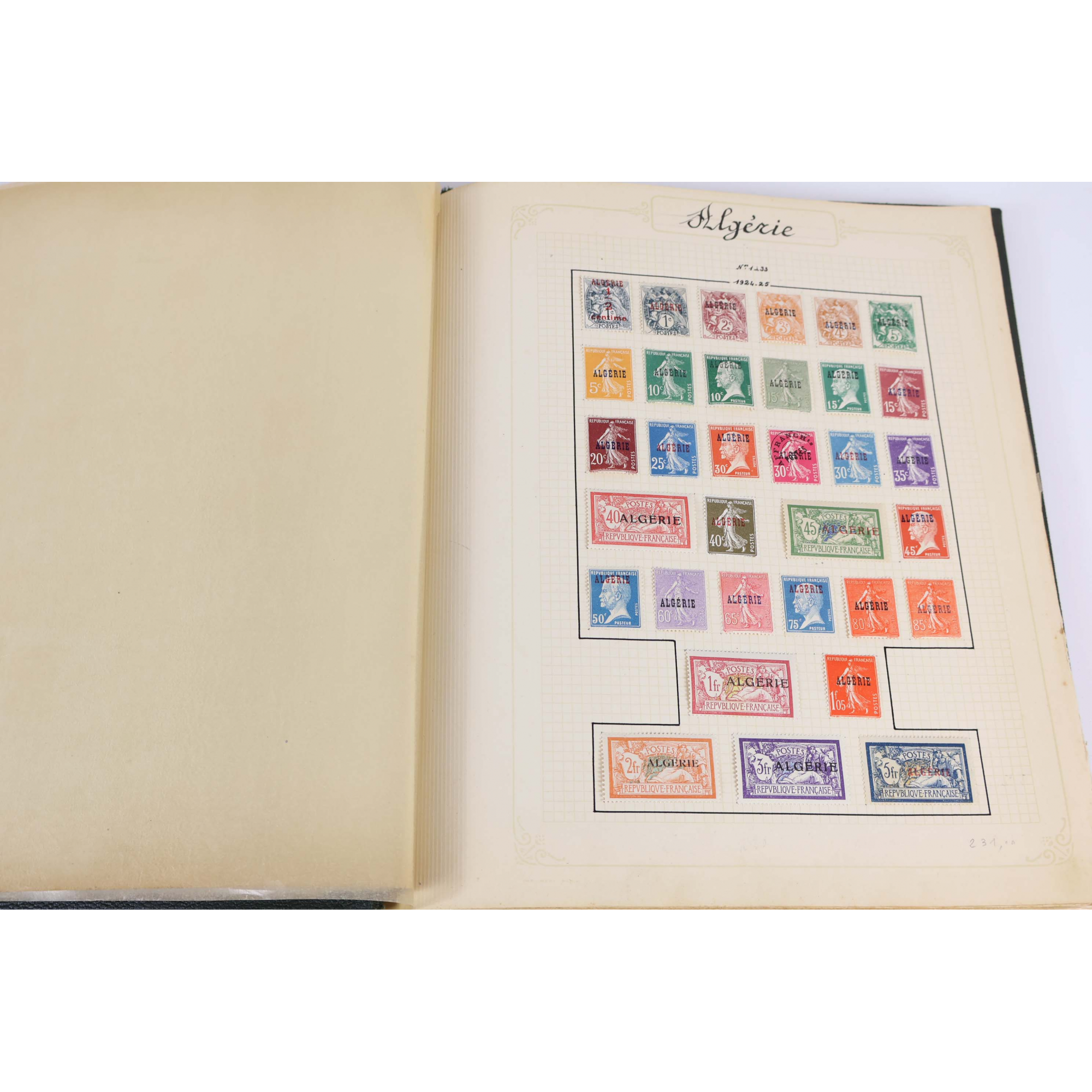 COLLECTION SUIVIE ALGÉRIE ET TUNISIE TIMBRES NEUFS SUR CHARNIÈRE COTE 820€