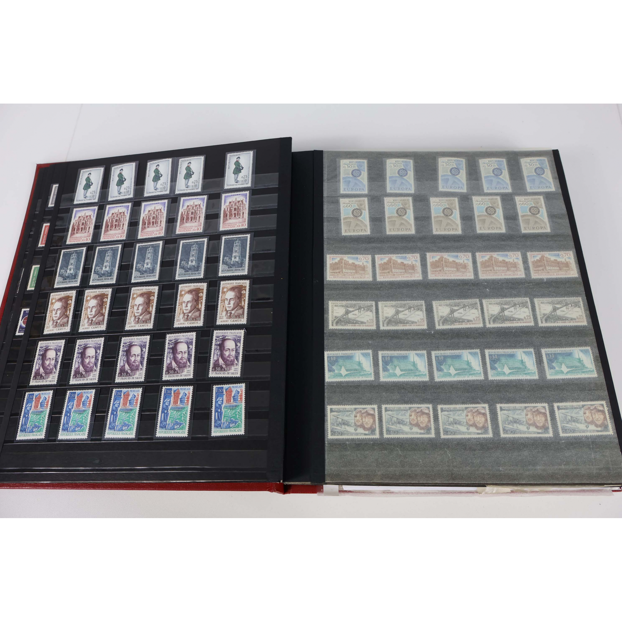 FRANCE STOCK EN 5 EXEMPLAIRES DE TIMBRES NEUFS** SUIVIS DANS UN ALBUM A BANDES