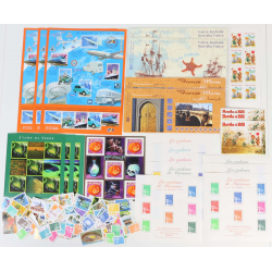 FRANCE LOT EN EUROS TIMBRES/BLOCS-FEUILLETS/CARNETS TIMBRES NEUFS** FACIALE 114€
