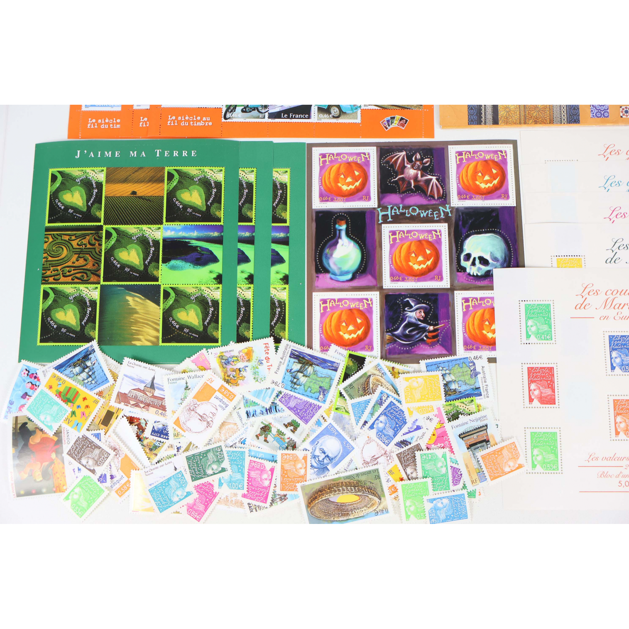 FRANCE LOT EN EUROS TIMBRES/BLOCS-FEUILLETS/CARNETS TIMBRES NEUFS** FACIALE 114€