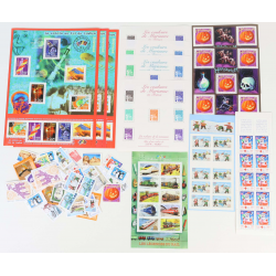 FRANCE LOT EN EUROS TIMBRES/BLOCS-FEUILLETS/CARNETS TIMBRES NEUFS** FACIALE 65€