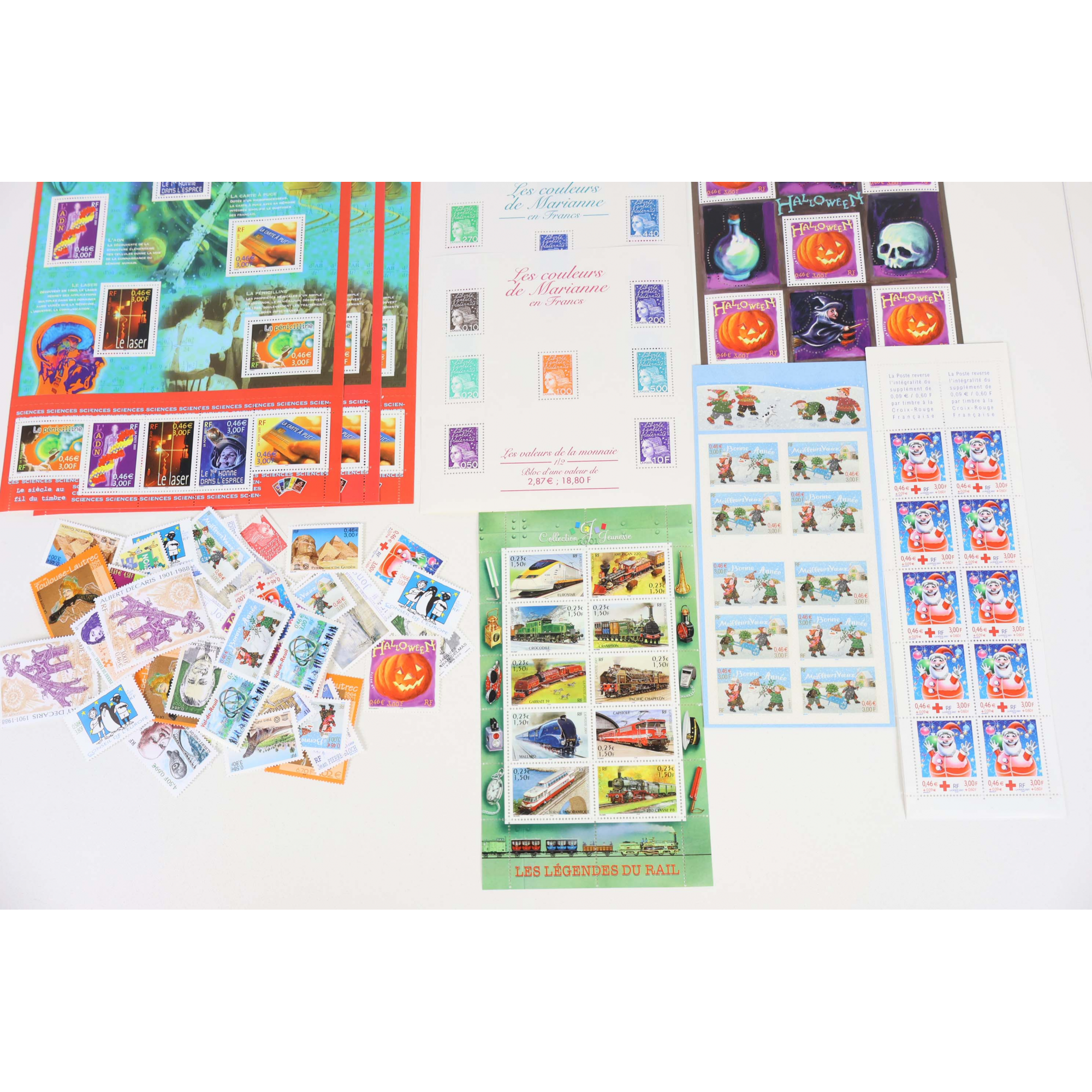 FRANCE LOT EN EUROS TIMBRES/BLOCS-FEUILLETS/CARNETS TIMBRES NEUFS** FACIALE 65€