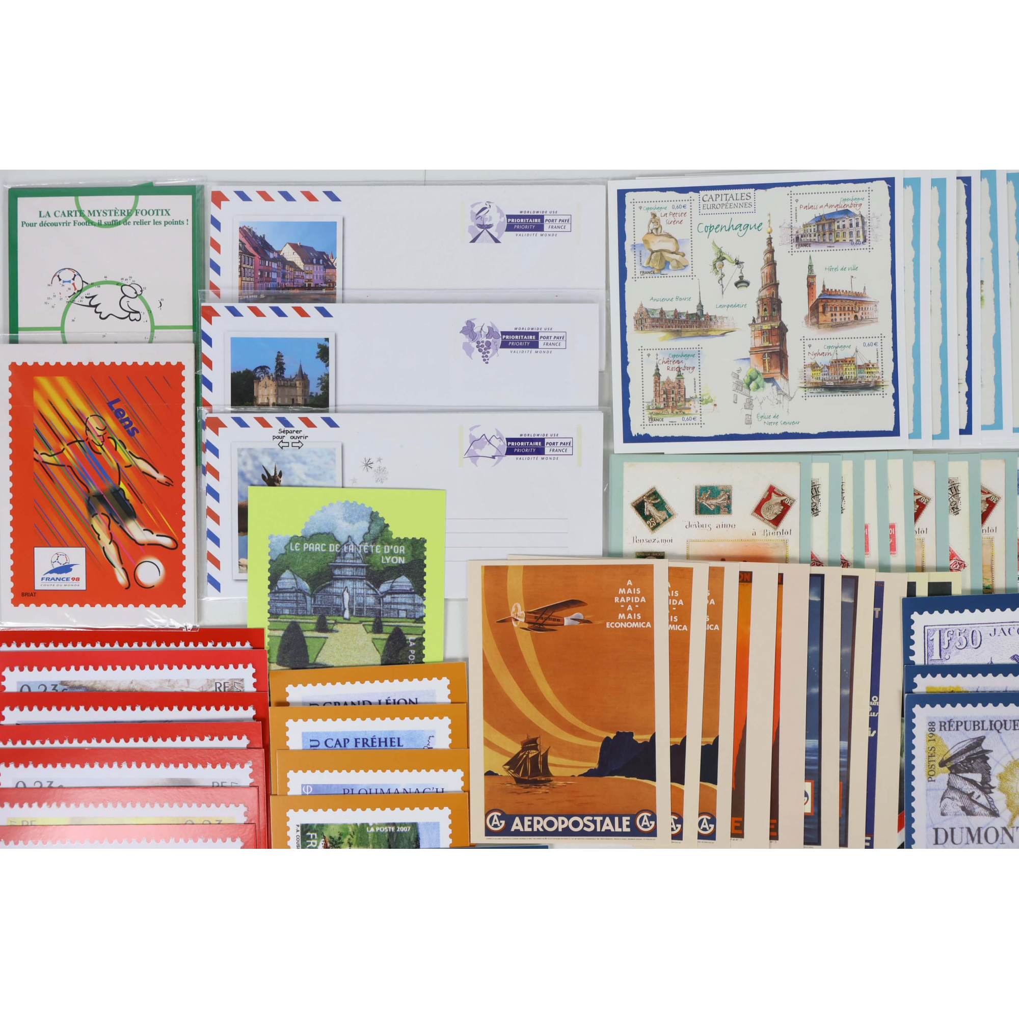 LOT DE 100 CARTES POSTALES PRÉ-AFFRANCHIES POUR LE MONDE, À VALIDITÉ PERMANENTE