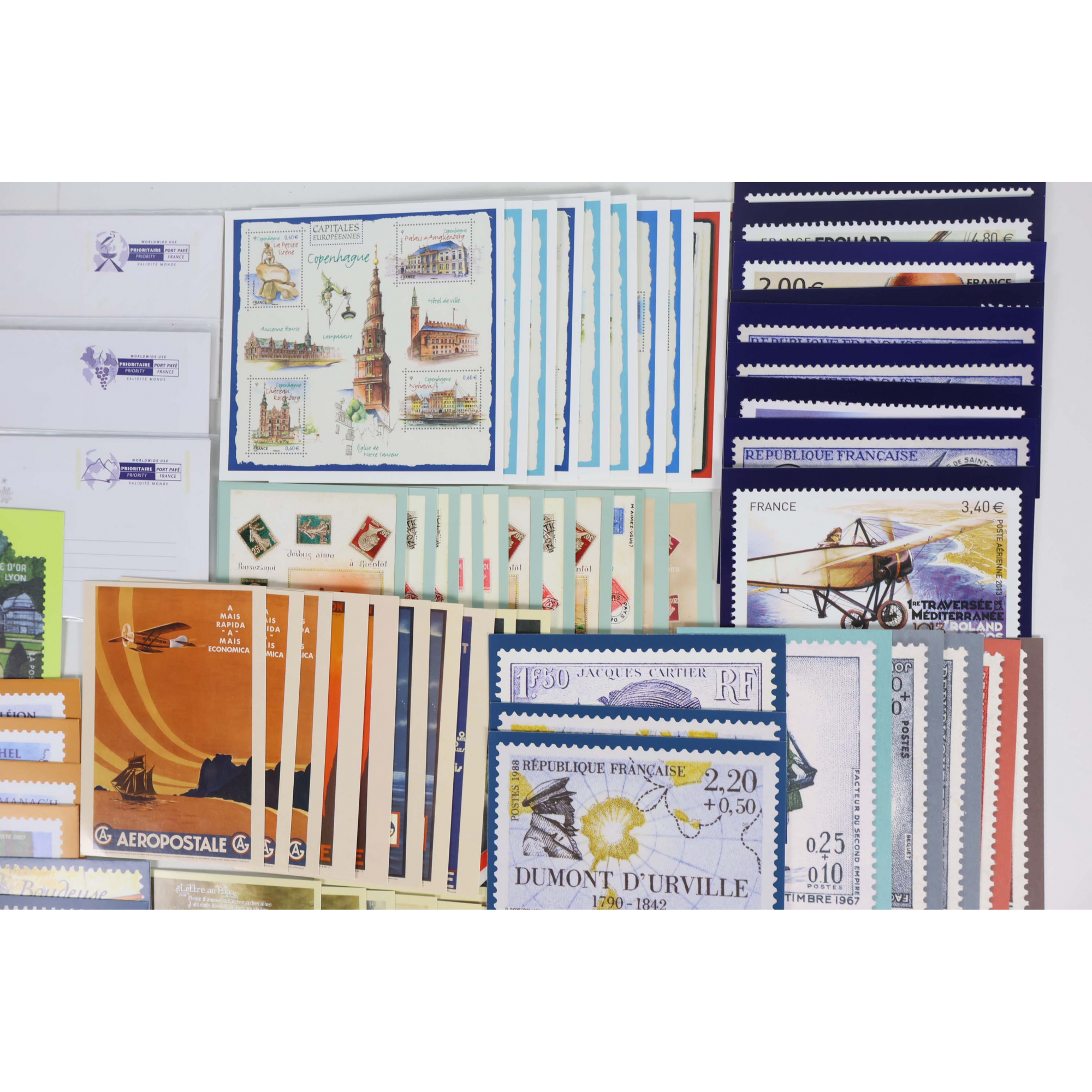 LOT DE 100 CARTES POSTALES PRÉ-AFFRANCHIES POUR LE MONDE, À VALIDITÉ PERMANENTE
