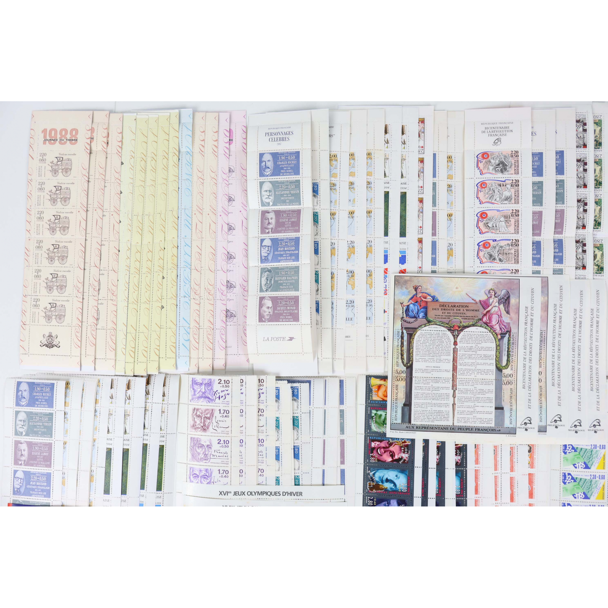 LOT BLOCS ET CARNETS TIMBRES EN FRANCS AVEC DÉFAUTS POUR AFFRANCHIR, VF 393.5€