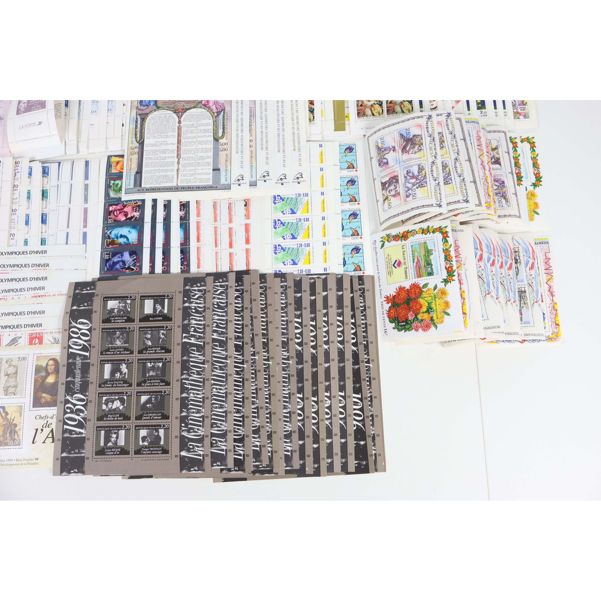 LOT BLOCS ET CARNETS TIMBRES EN FRANCS AVEC DÉFAUTS POUR AFFRANCHIR, VF 393.5€