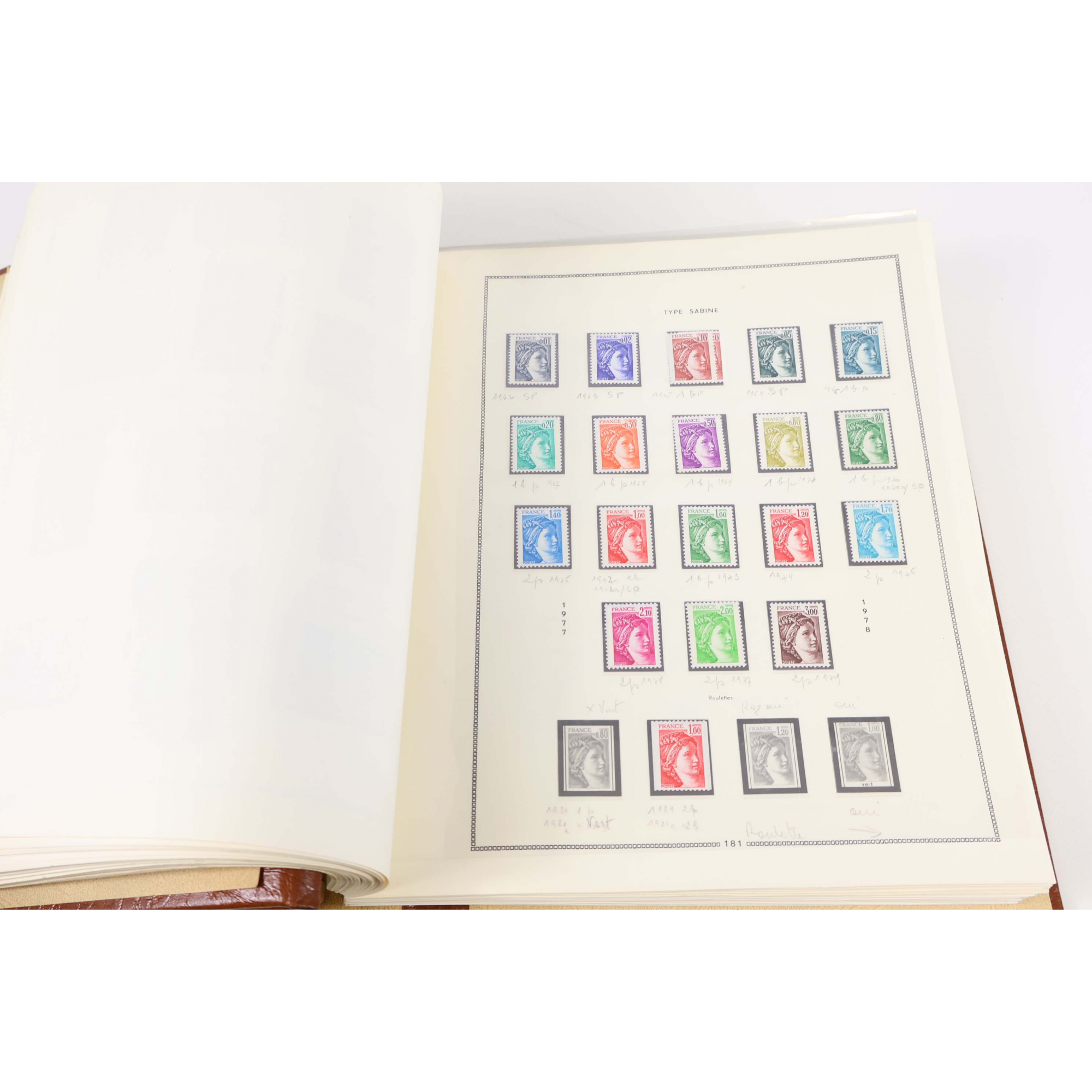 COLLECTION DE TIMBRES DE FRANCE DE 1965 À 1979 NEUFS*/** DANS UN ALBUM MOC