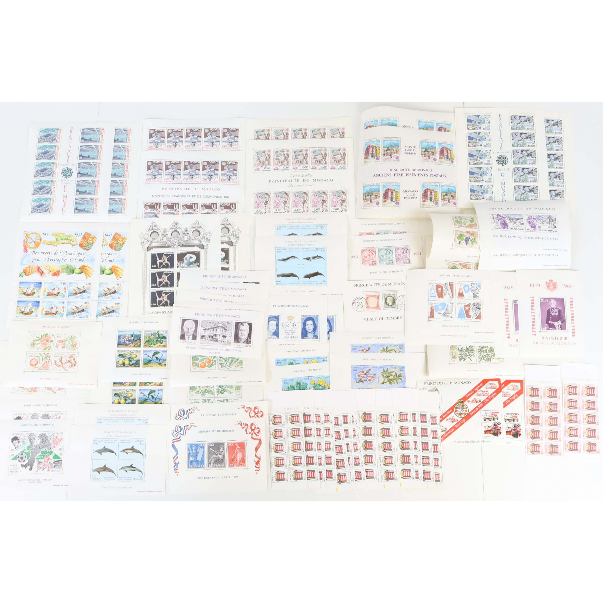 MONACO STOCK DE BLOCS-FEUILLETS ET CARNETS MODERNES FACIALE 234€ PETITE ROUSSEUR