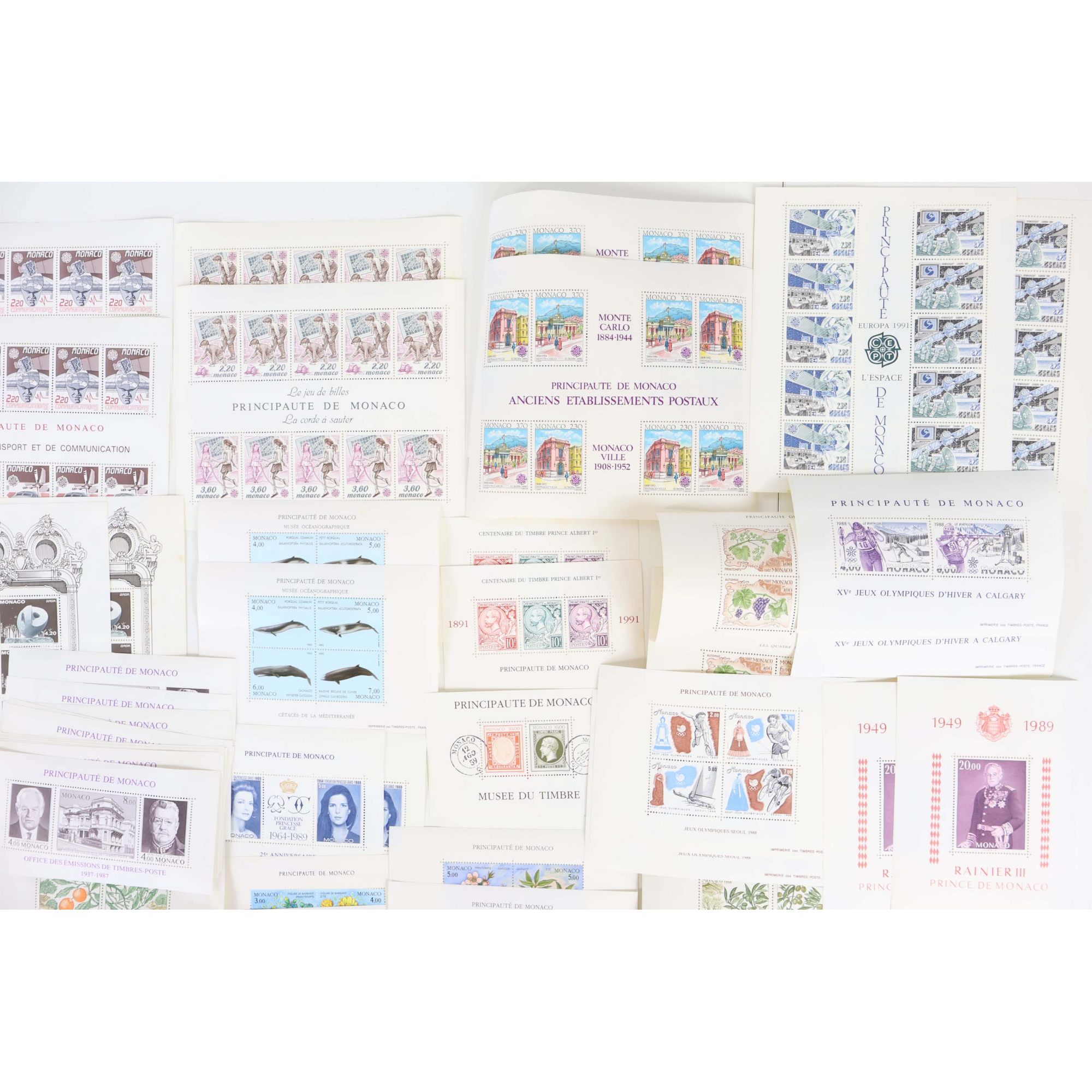 MONACO STOCK DE BLOCS-FEUILLETS ET CARNETS MODERNES FACIALE 234€ PETITE ROUSSEUR