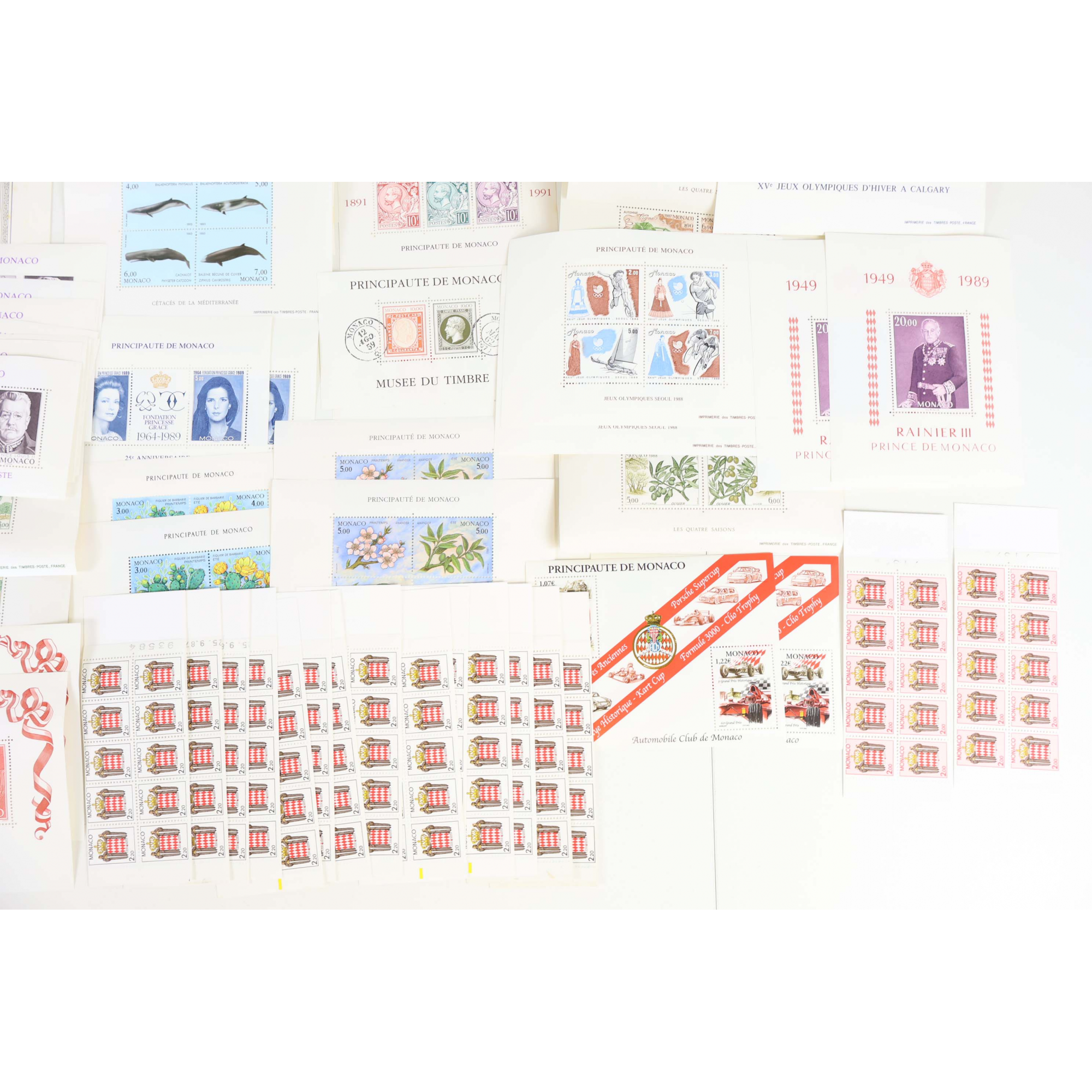 MONACO STOCK DE BLOCS-FEUILLETS ET CARNETS MODERNES FACIALE 234€ PETITE ROUSSEUR