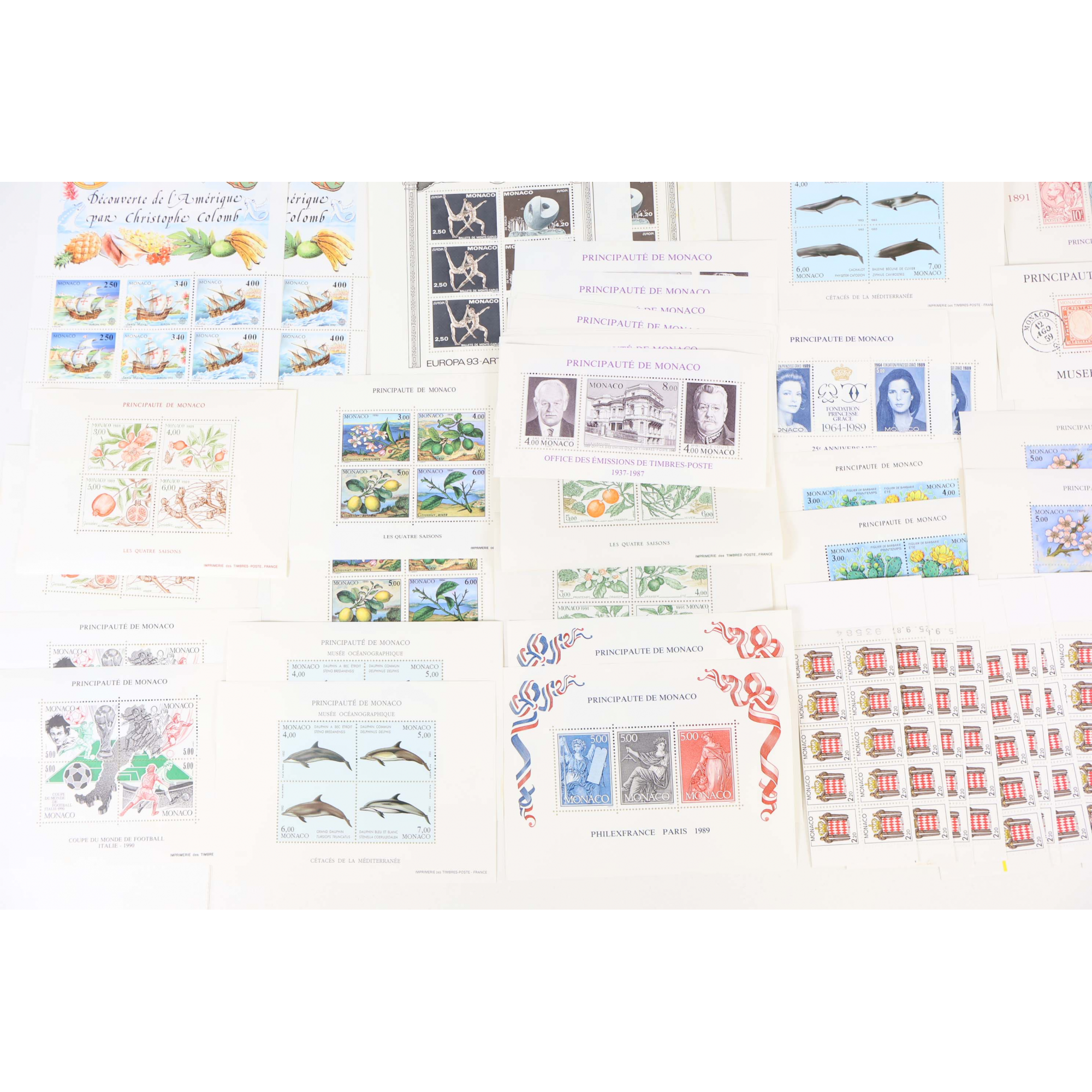 MONACO STOCK DE BLOCS-FEUILLETS ET CARNETS MODERNES FACIALE 234€ PETITE ROUSSEUR