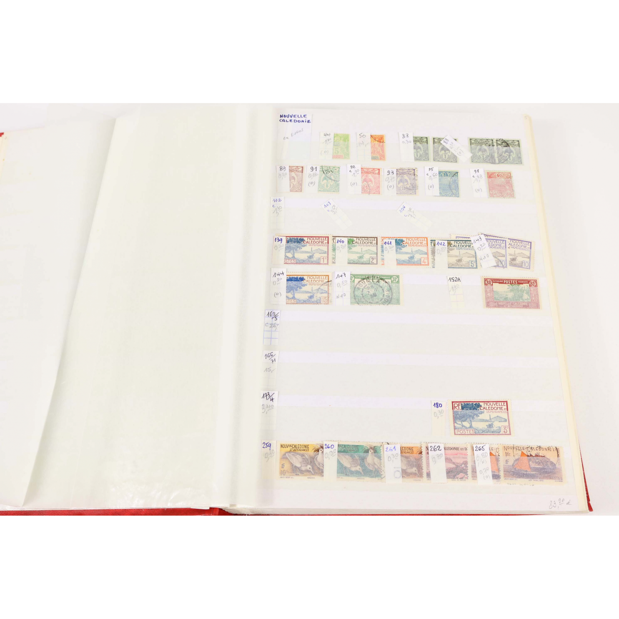 DOM-TOM STOCK DE TIMBRES NEUFS ET OBLITÉRÉS BELLE COTE SUPÉRIEURE À 4500€