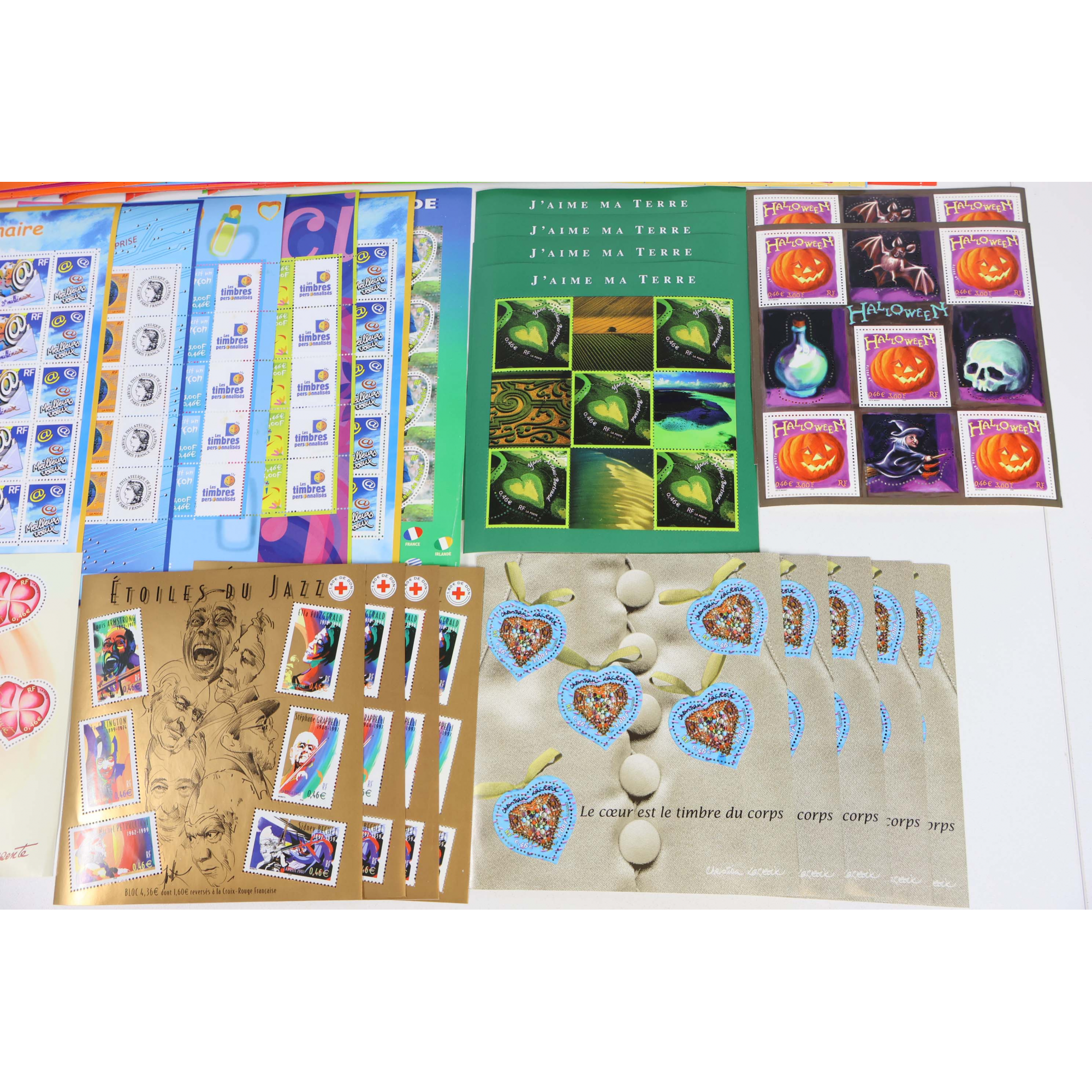 LOT 928 TIMBRES À 0.46 EUROS BLOCS AVEC DÉFAUTS POUR AFFRANCHIR FACIALE 426.88€