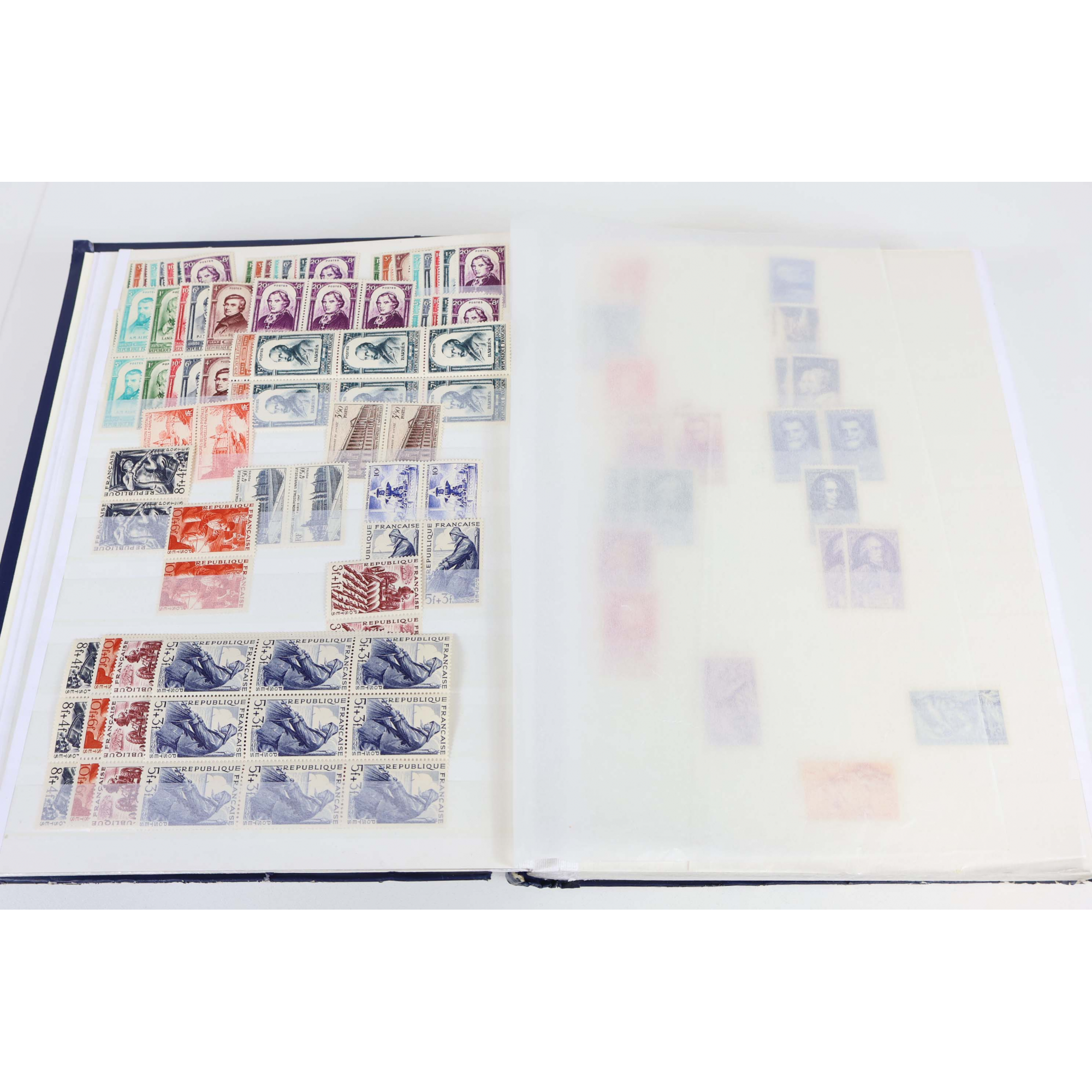 STOCK ENORME DE TIMBRES NEUFS** DES ANNEES 40 A 65 BP DE CELEBRITES COTE 6500€
