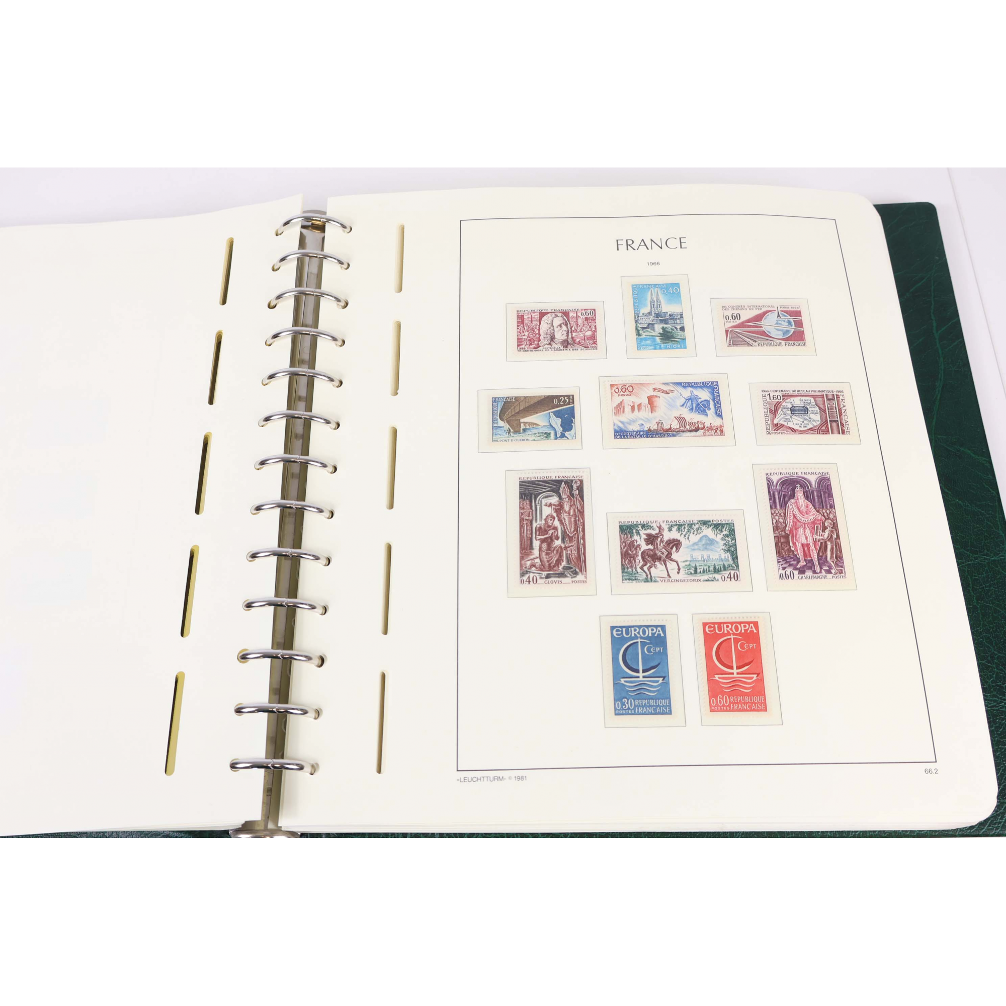 FRANCE, COLLECTION COMPLÈTE DE 1960 A 1979 TIMBRES NEUFS** DANS ALBUM LEUCHTTURM