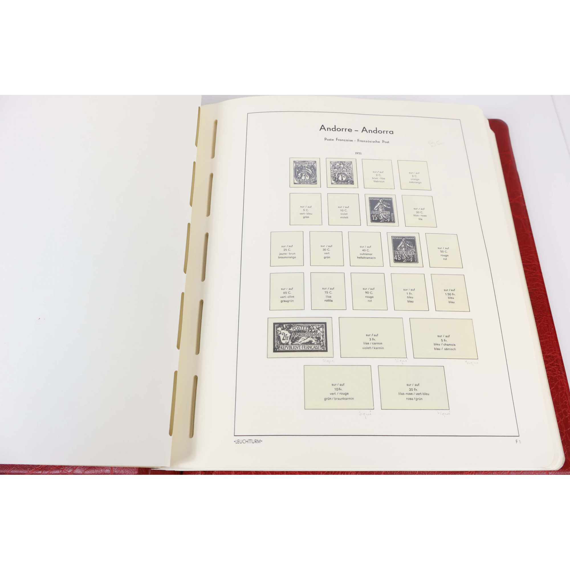 CLASSEUR HAUT DE GAMME LEUCHTTURM POUR UNE COLLECTION ANDORRE FR DE 1931 A 2024