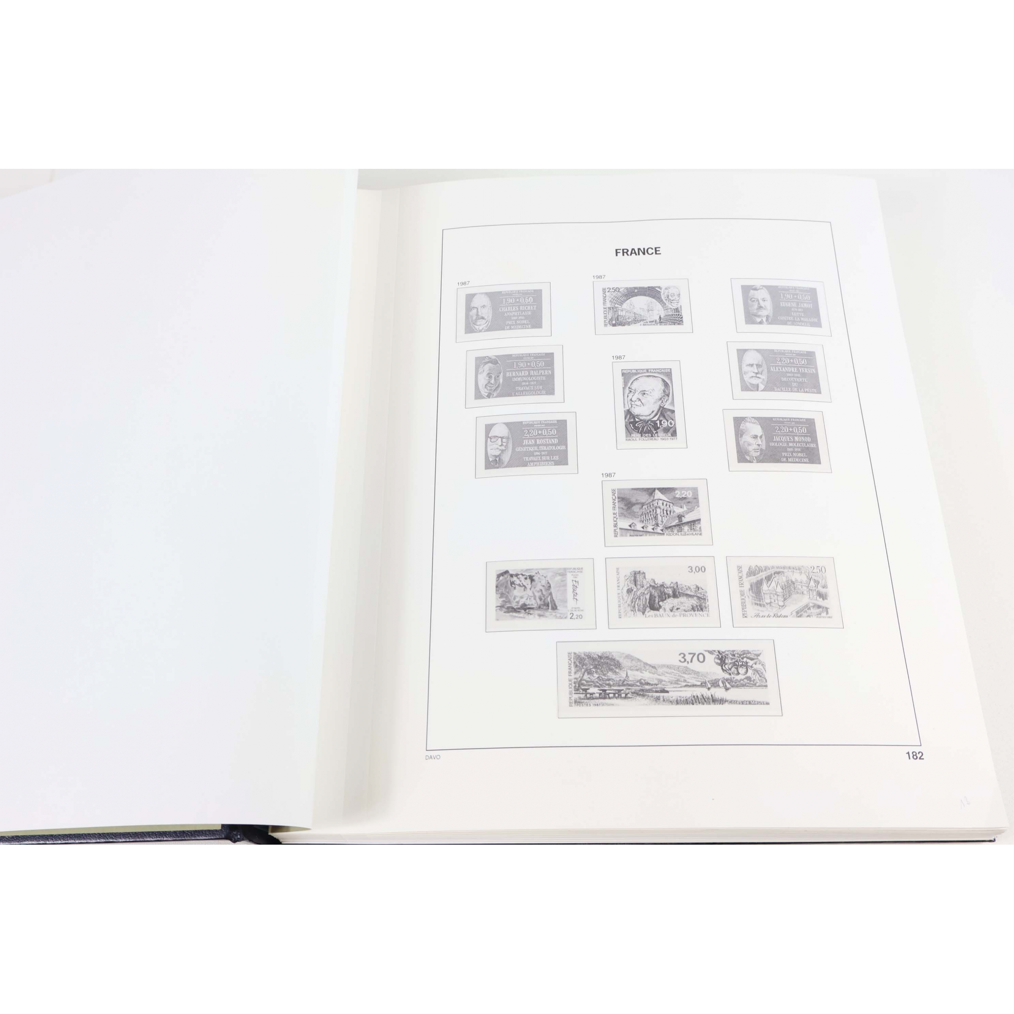 ALBUM DAVO FRANCE DE 1987 À 1999 POUR RANGER UNE COLLECTION DE TIMBRES