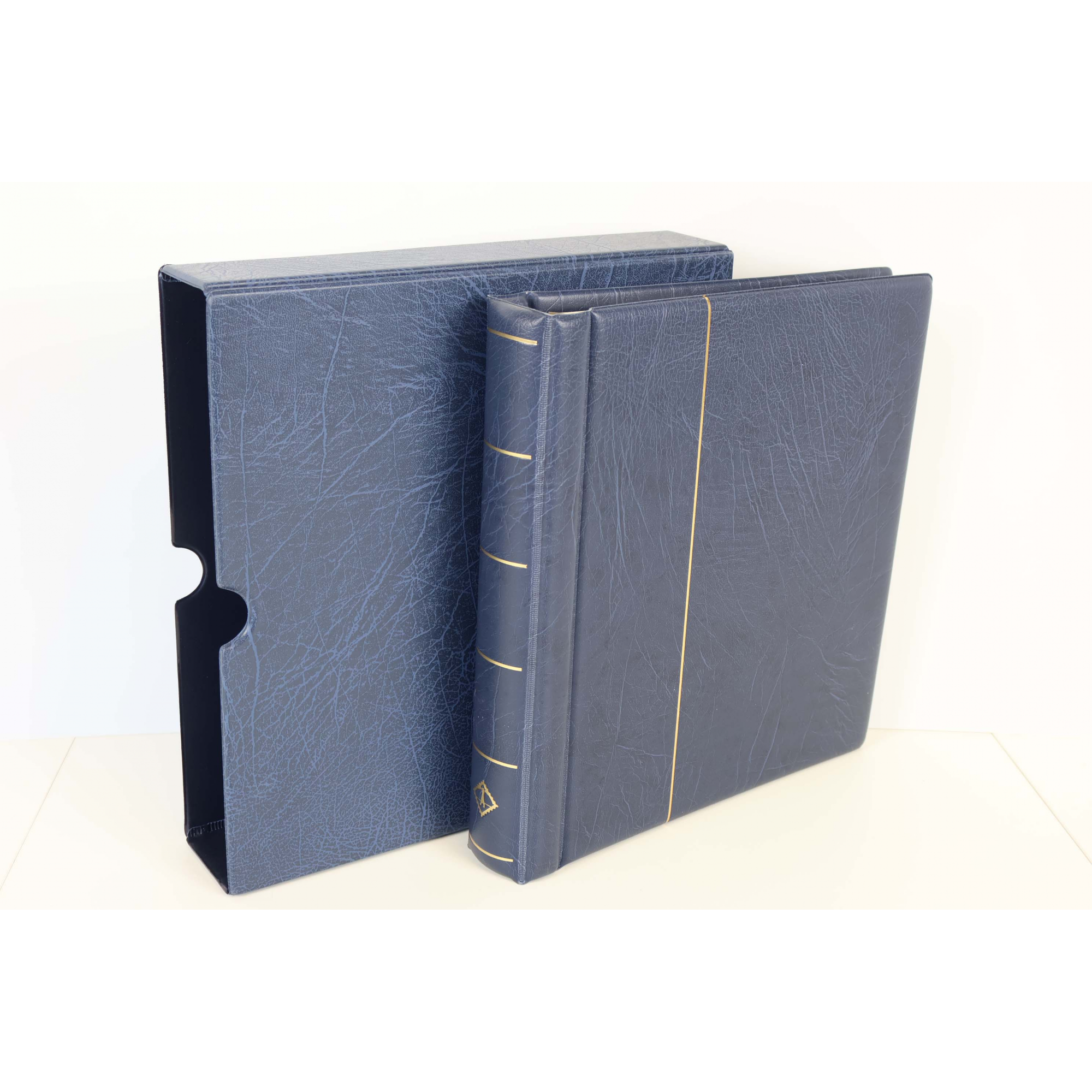 CLASSEUR LEUCHTTURM POUR UNE COLLECTION MAYOTTE ET RÉUNION ENTRE 1892 ET 2011