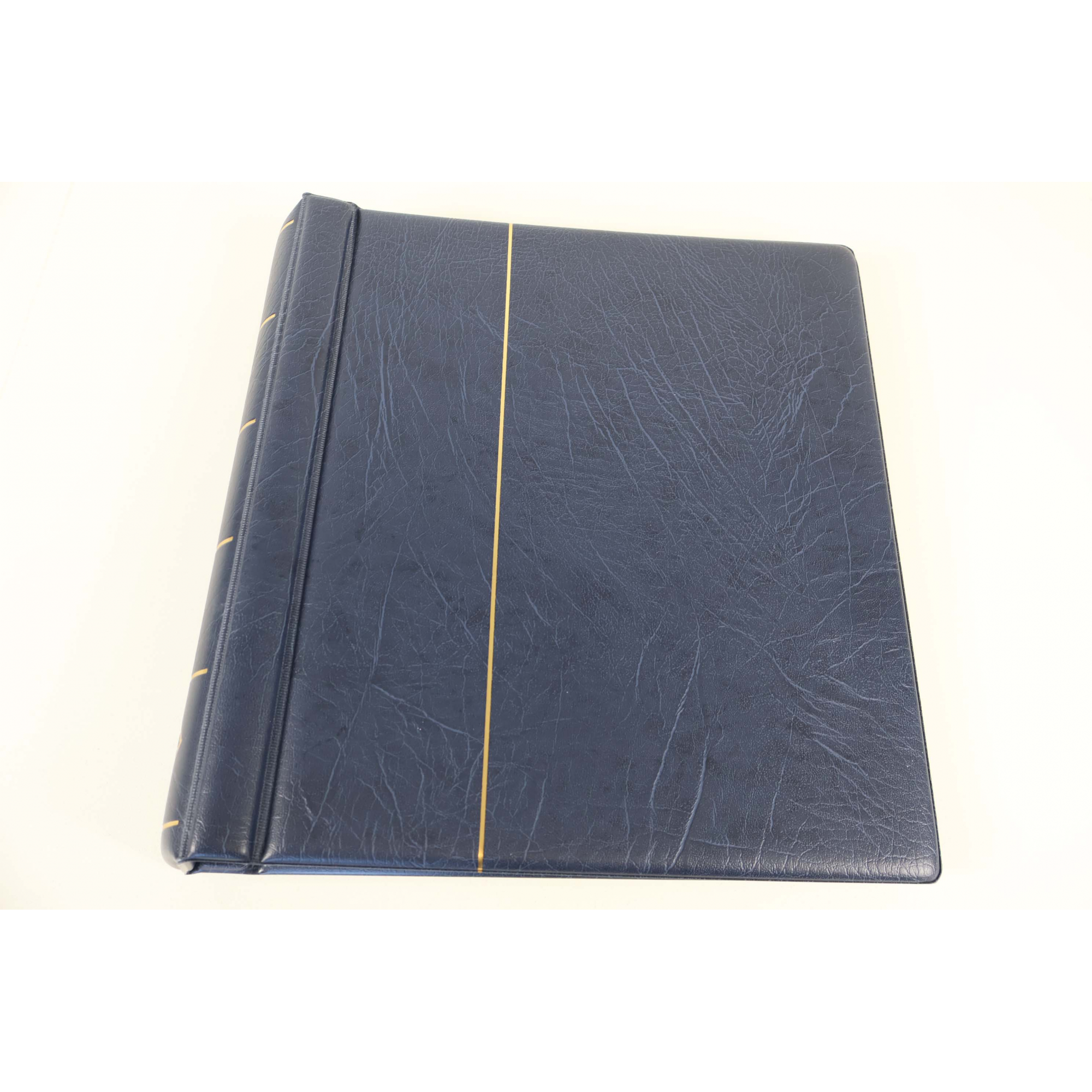 CLASSEUR LEUCHTTURM POUR UNE COLLECTION MAYOTTE ET RÉUNION ENTRE 1892 ET 2011