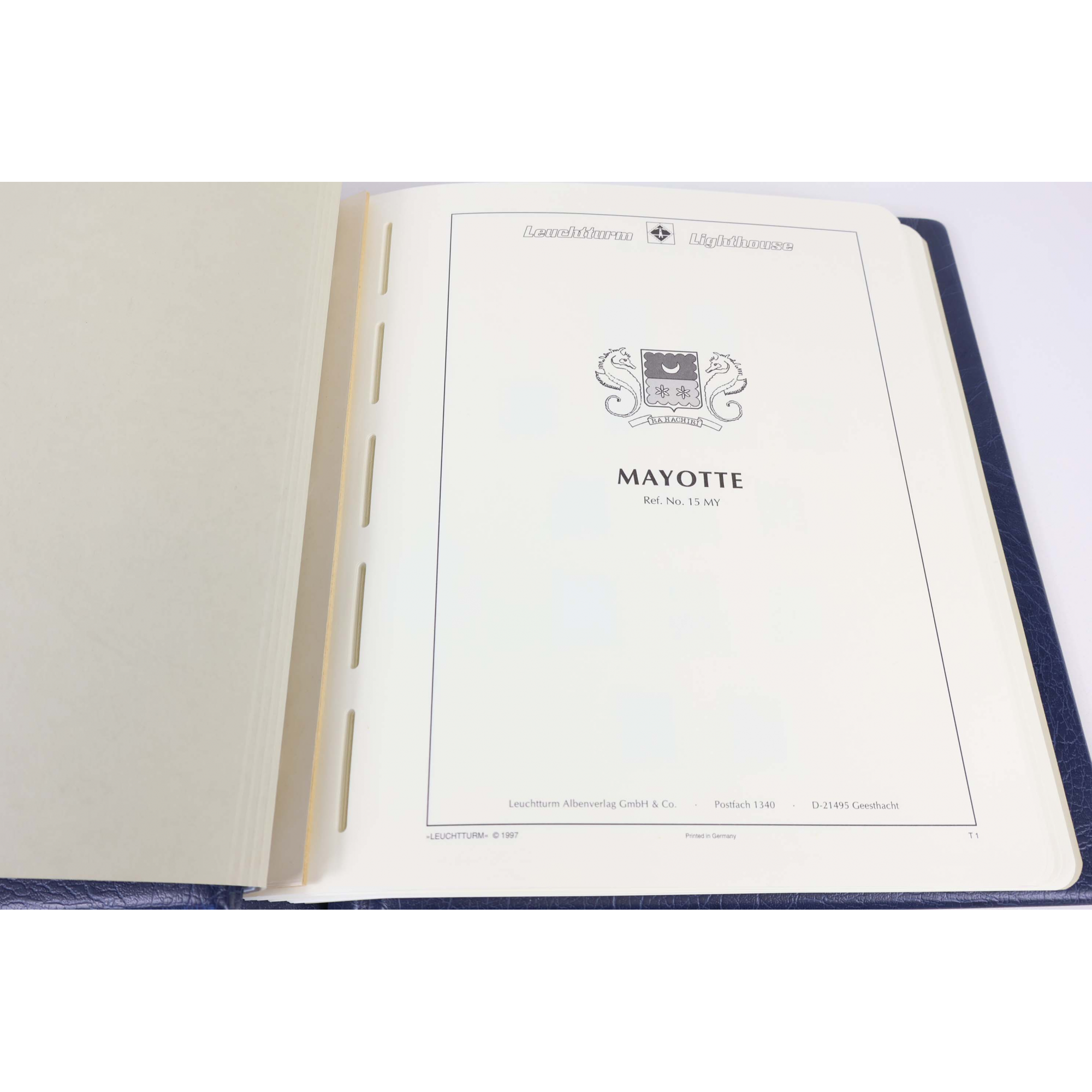 CLASSEUR LEUCHTTURM POUR UNE COLLECTION MAYOTTE ET RÉUNION ENTRE 1892 ET 2011