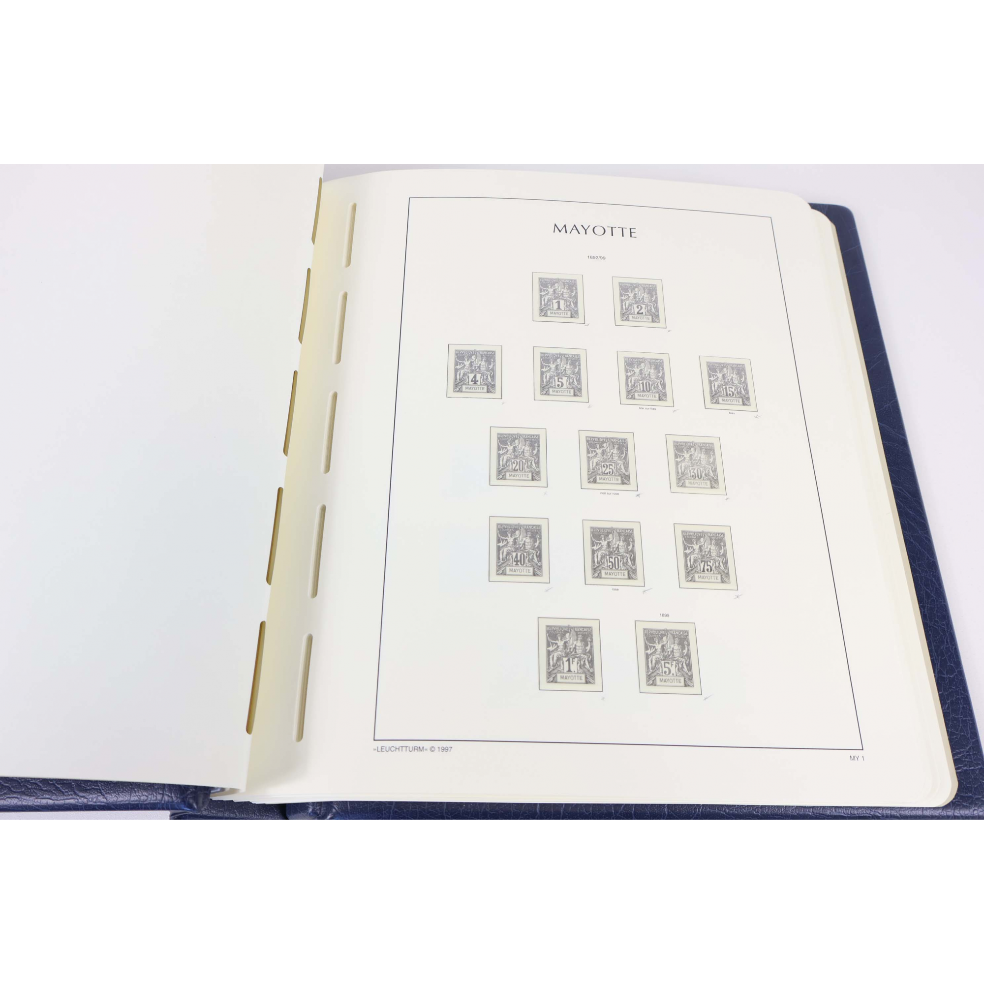 CLASSEUR LEUCHTTURM POUR UNE COLLECTION MAYOTTE ET RÉUNION ENTRE 1892 ET 2011