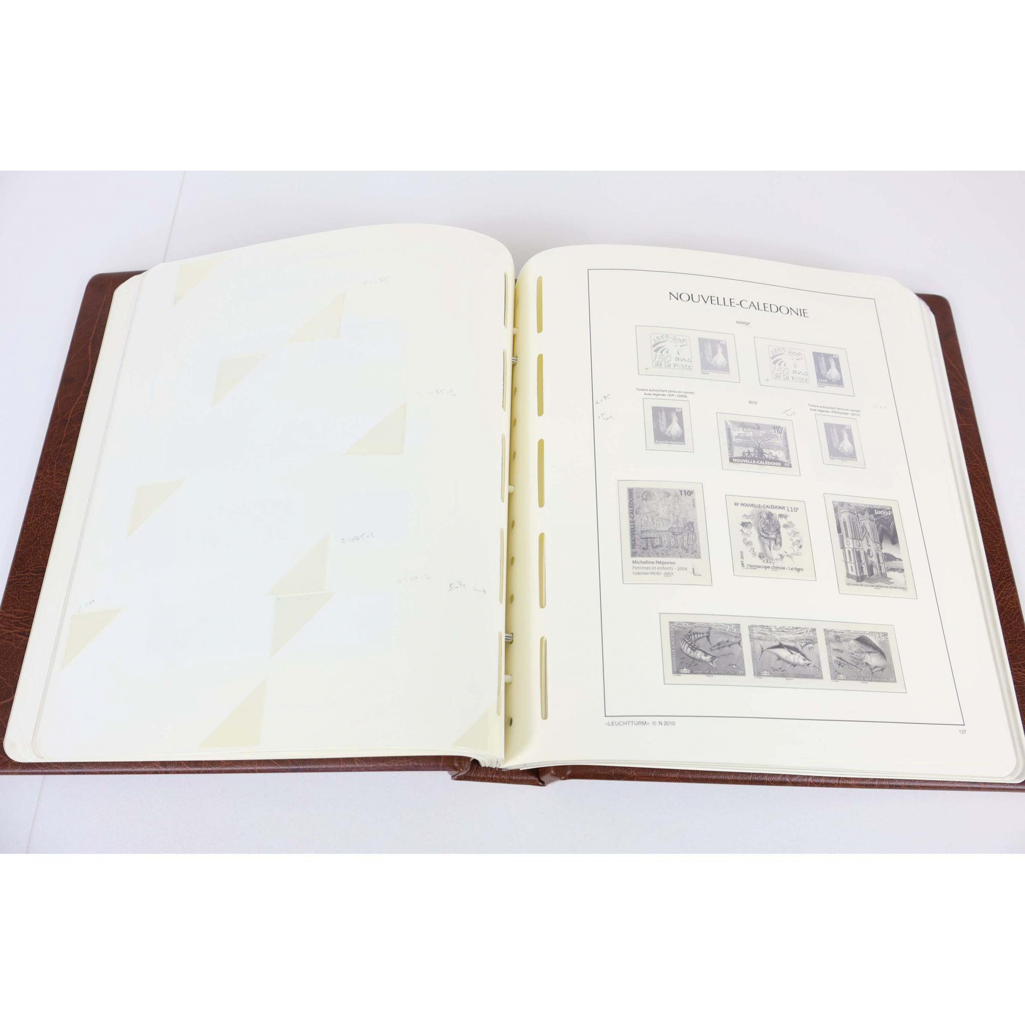 CLASSEUR HAUT DE GAMME LEUCHTTURM POUR COLLECTION NOUVELLE CALÉDONIE 2000 A 2019