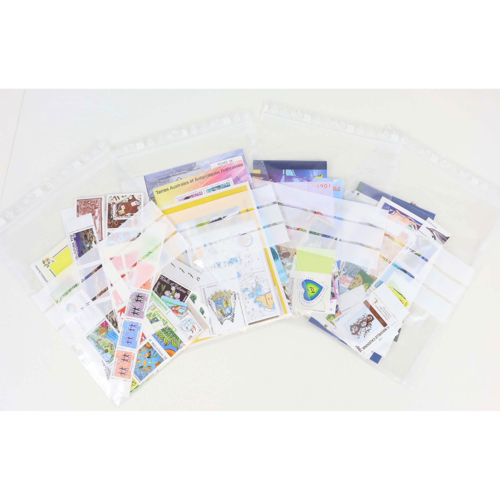 DOM-TOM LOT ANNÉES 2002 À 2006 TIMBRES NEUFS** TAAF / NC / WALLIS / POLYNÉSIE