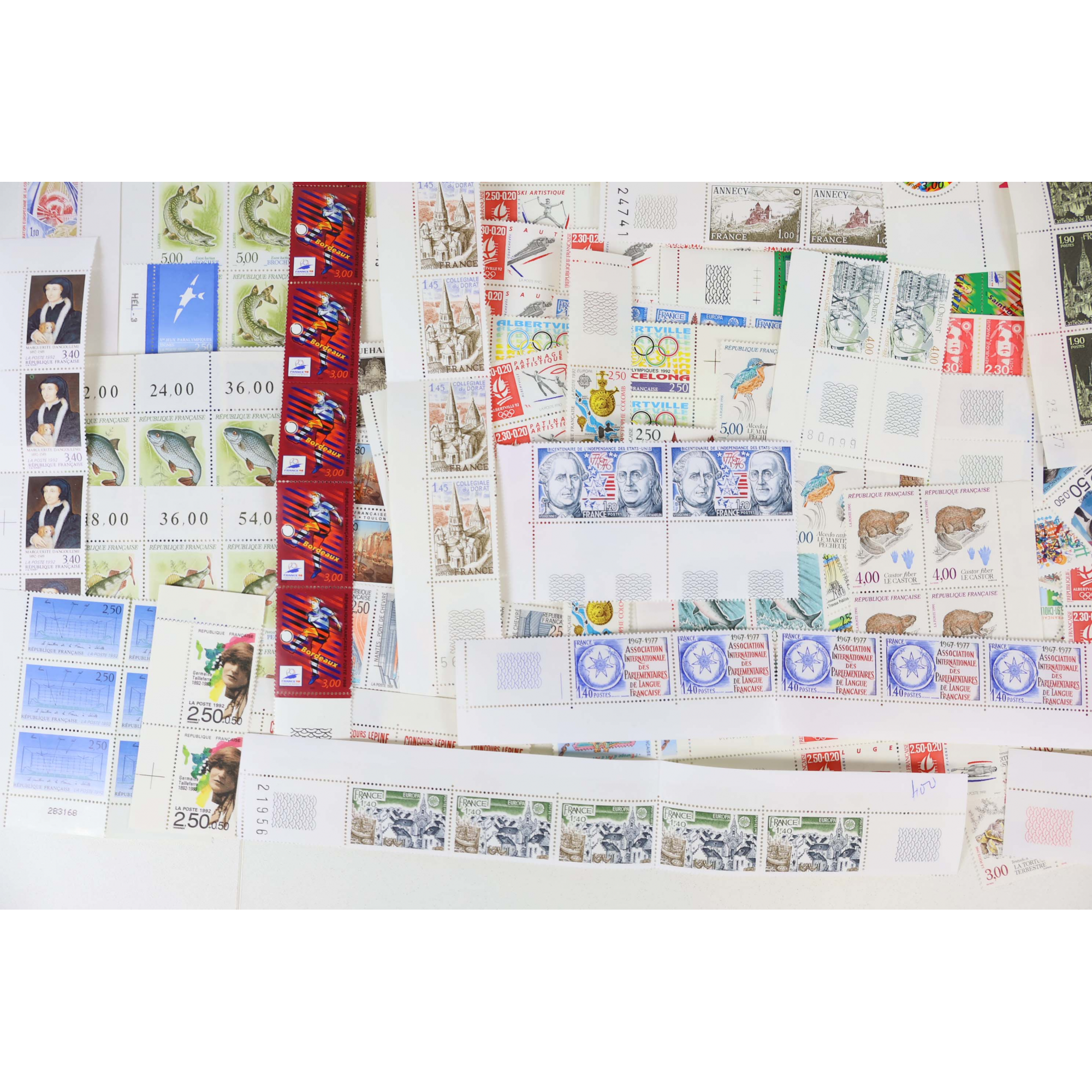 FRANCE LOT DE TIMBRES - BLOCS - CARNETS EN FRANCS TIMBRES NEUFS FACIALE 2219 FFR