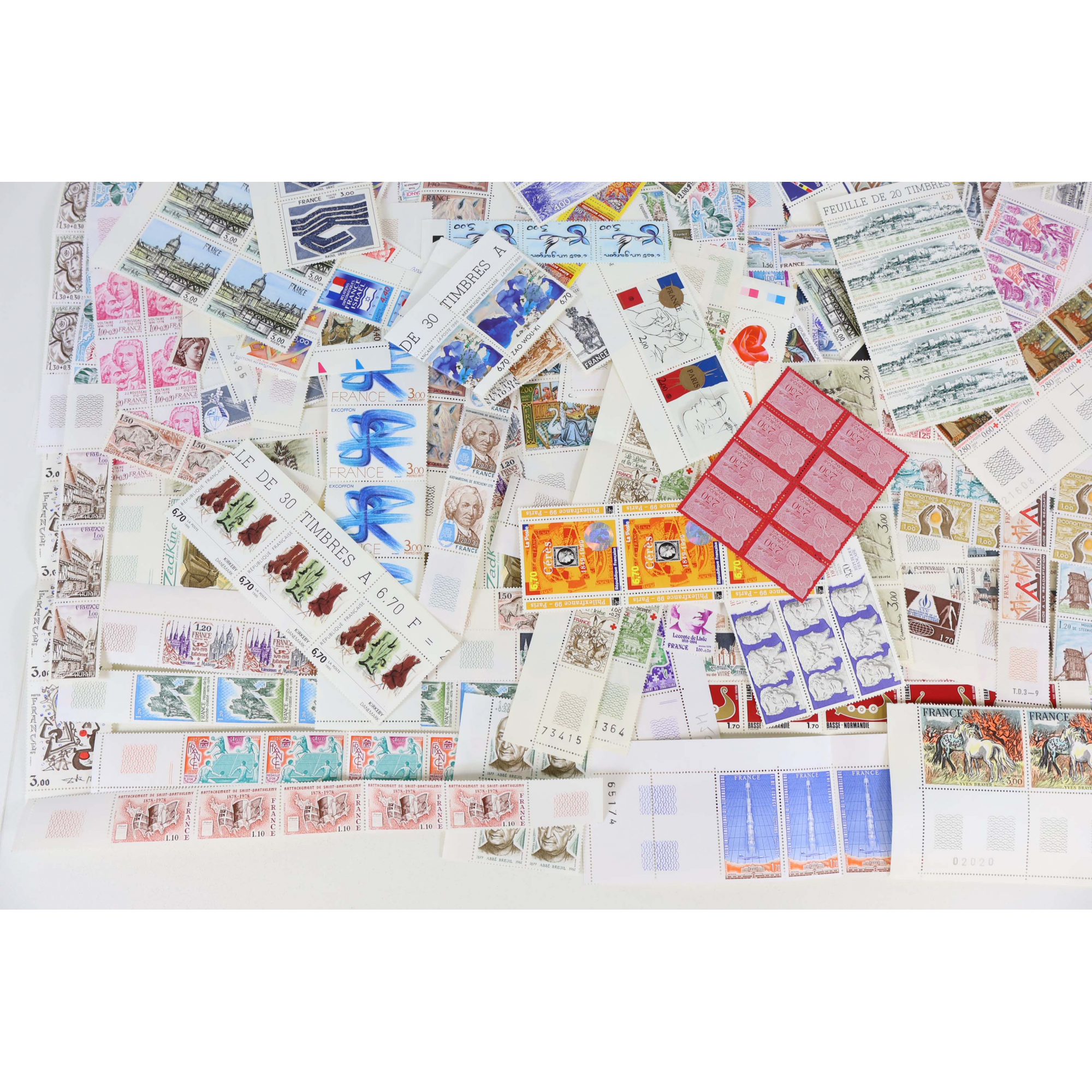 FRANCE LOT DE TIMBRES - BLOCS - CARNETS EN FRANCS TIMBRES NEUFS FACIALE 2211 FFR