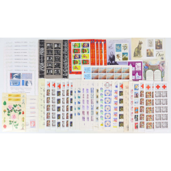 LOT BLOCS ET CARNETS TIMBRES EN FRANCS AVEC DÉFAUTS POUR AFFRANCHIR VF 139.55€