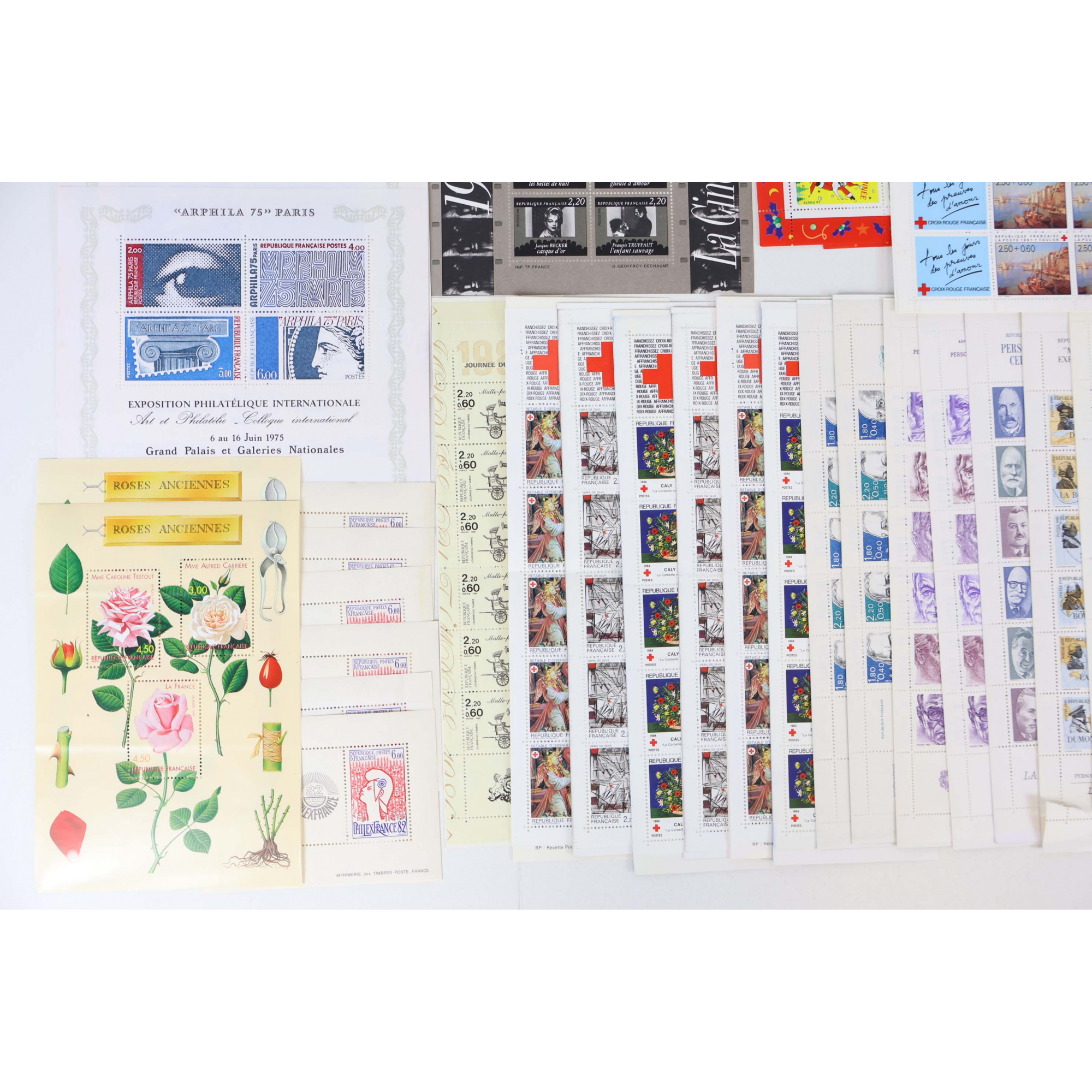 LOT BLOCS ET CARNETS TIMBRES EN FRANCS AVEC DÉFAUTS POUR AFFRANCHIR VF 139.55€